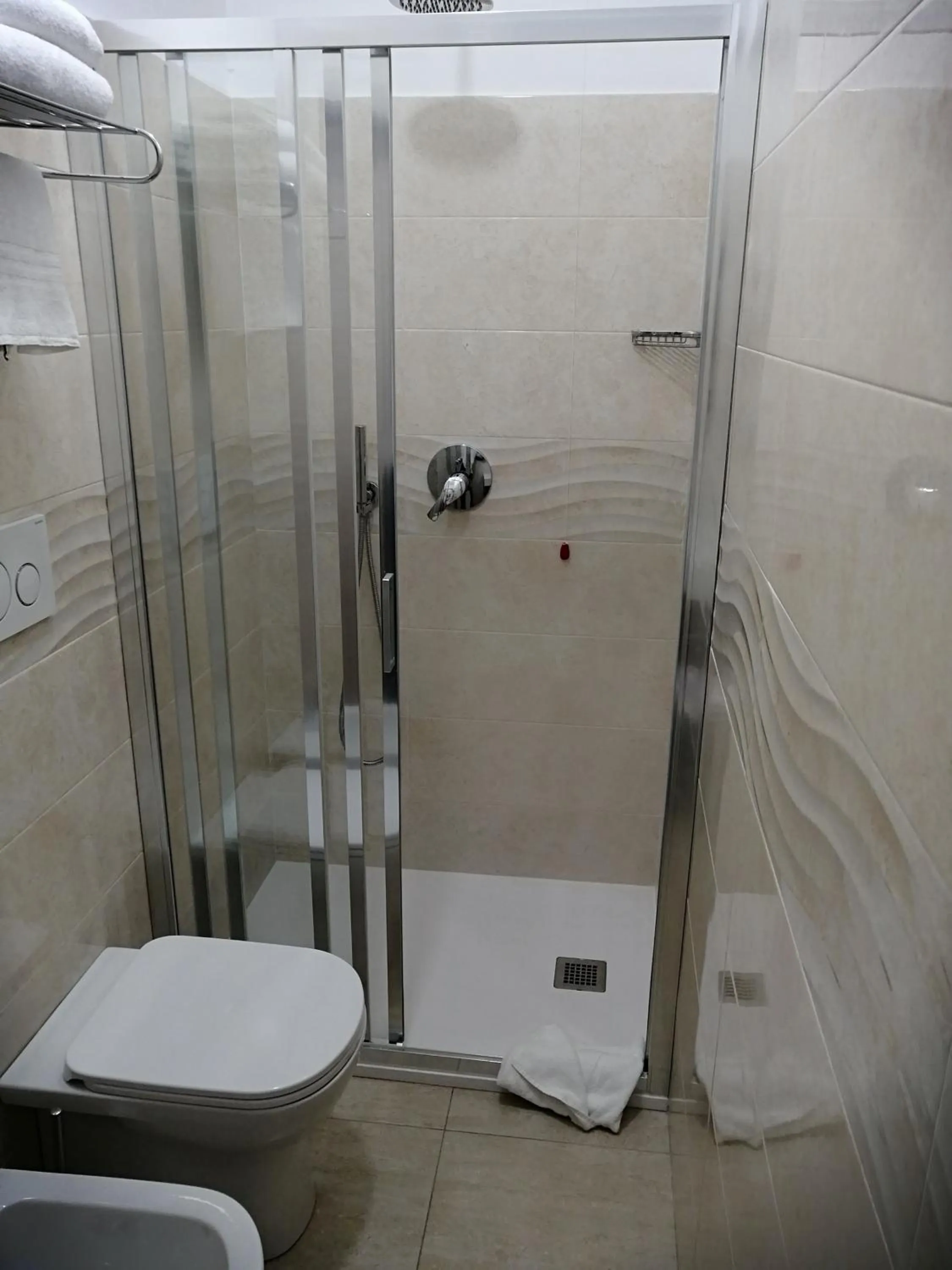 Shower in Hotel Aurora