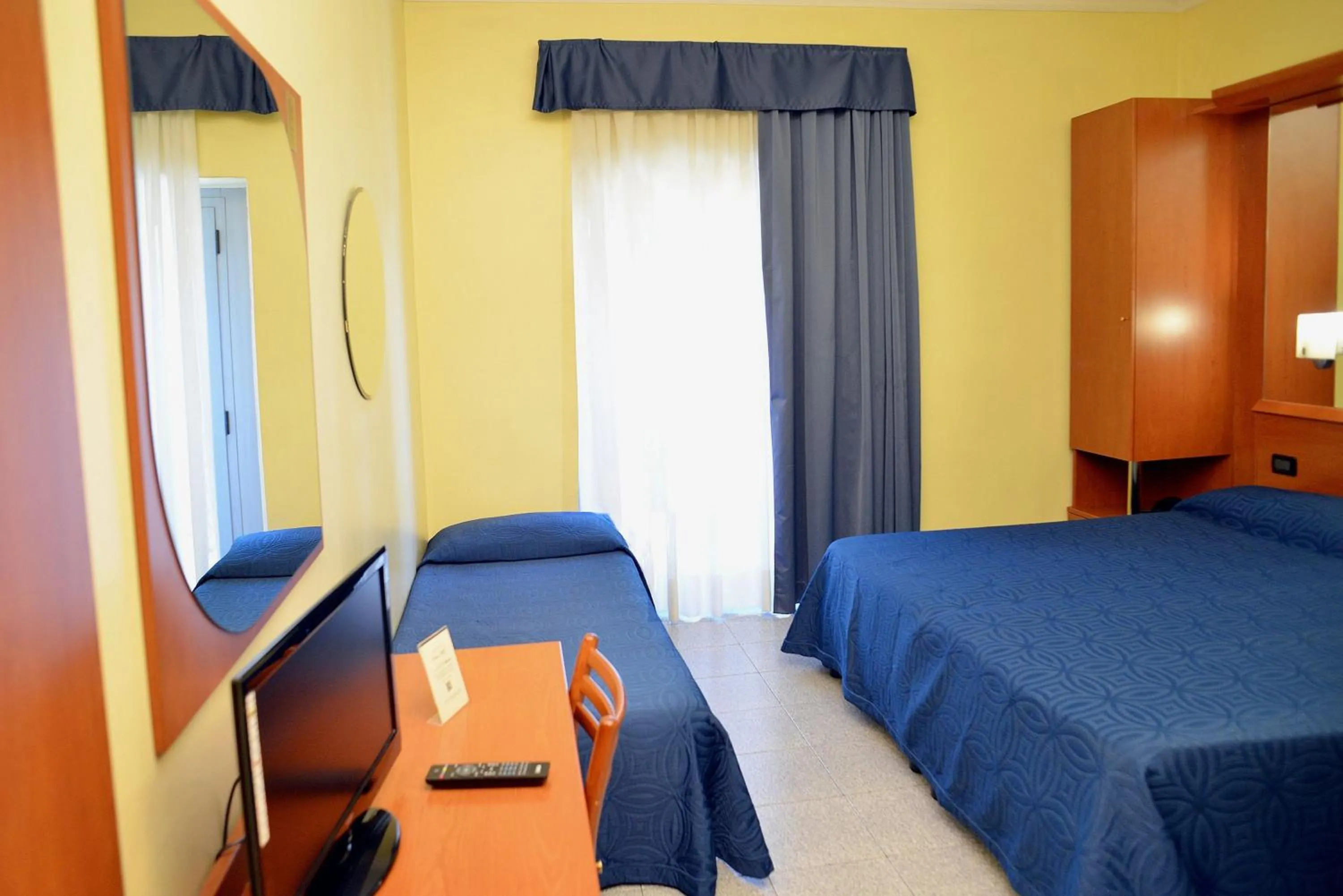 Photo of the whole room, Bed in Hotel Aurora