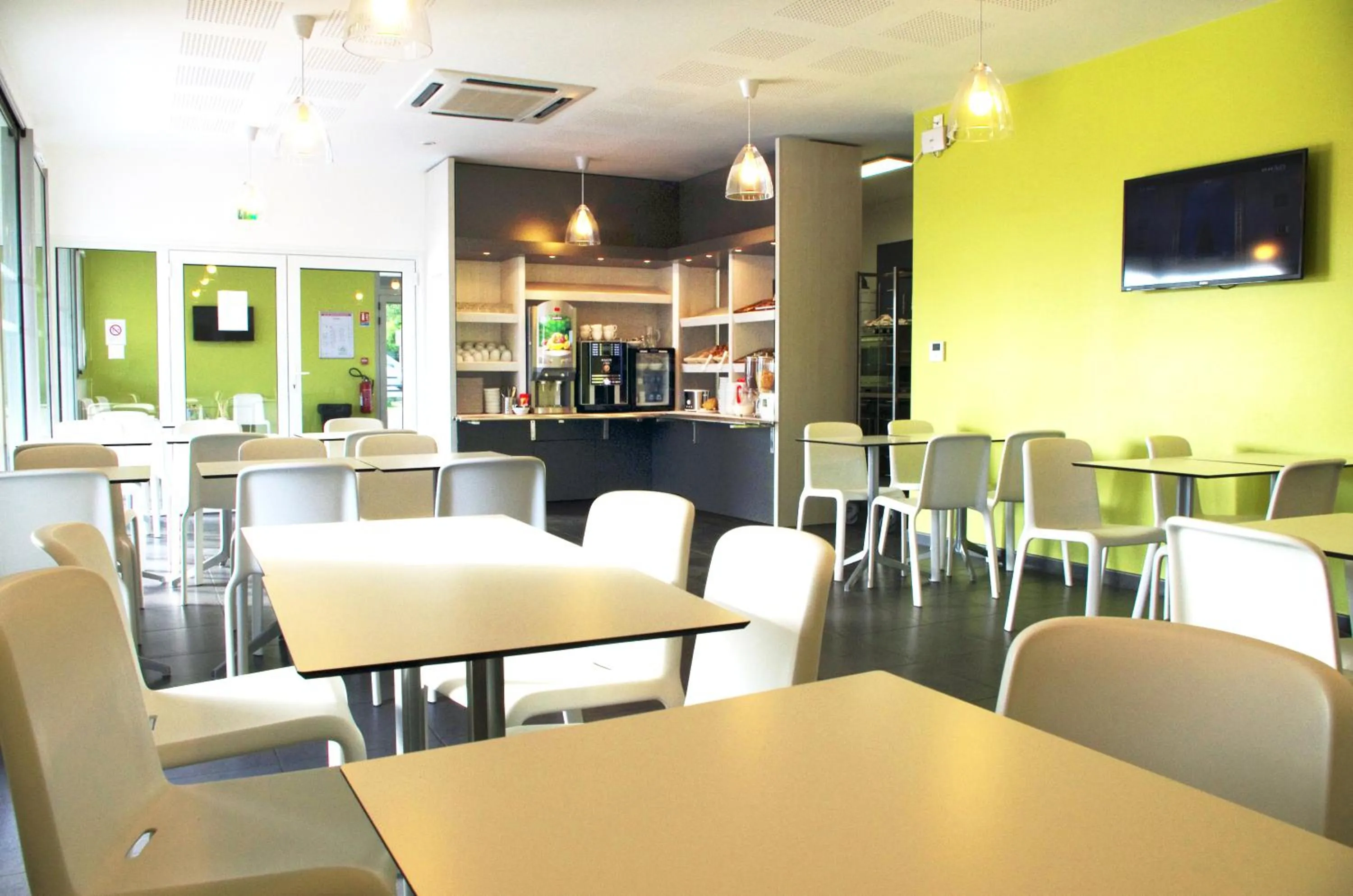 Restaurant/places to eat in Motel des Landes