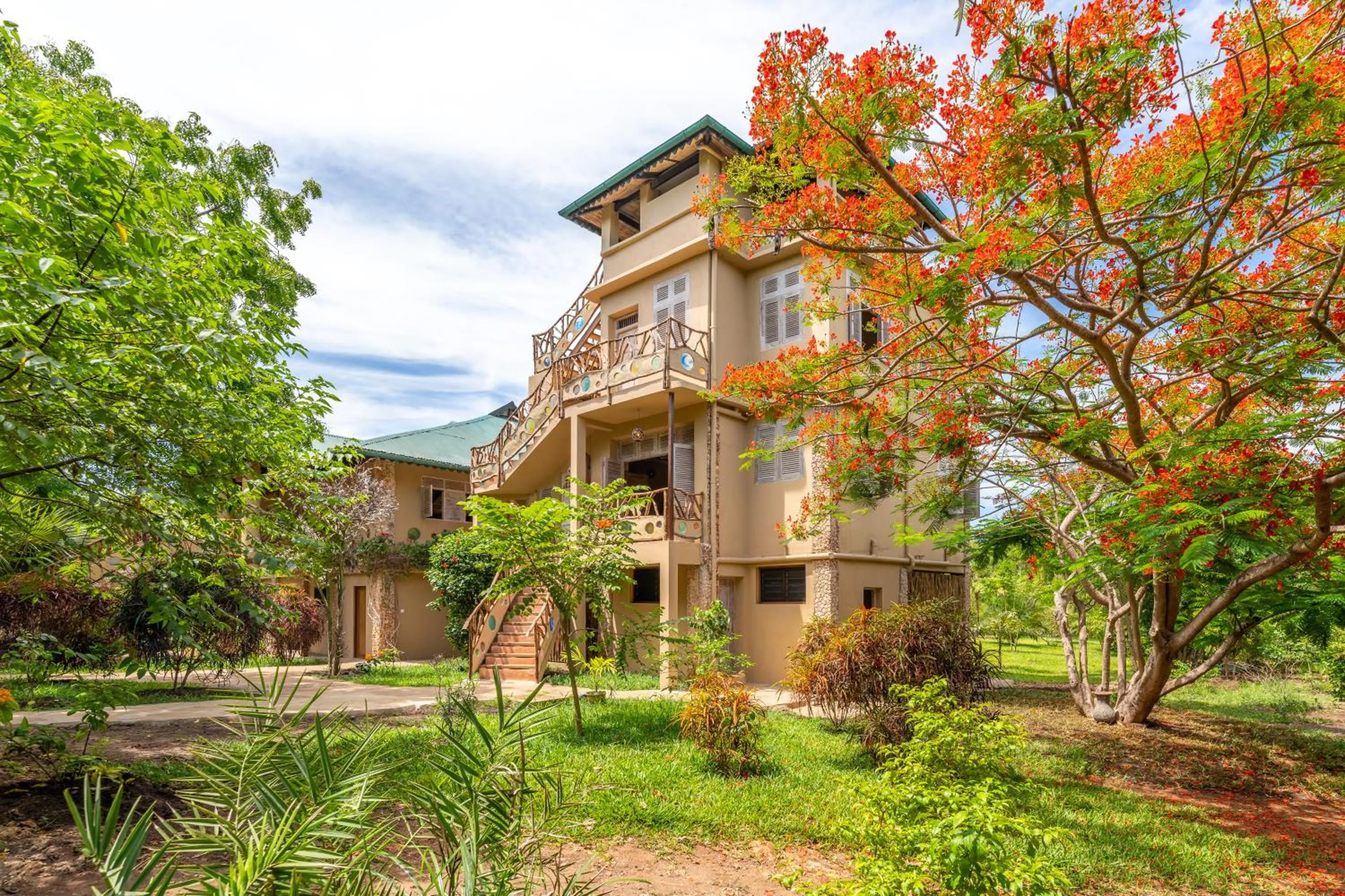 Property building in Tombo House