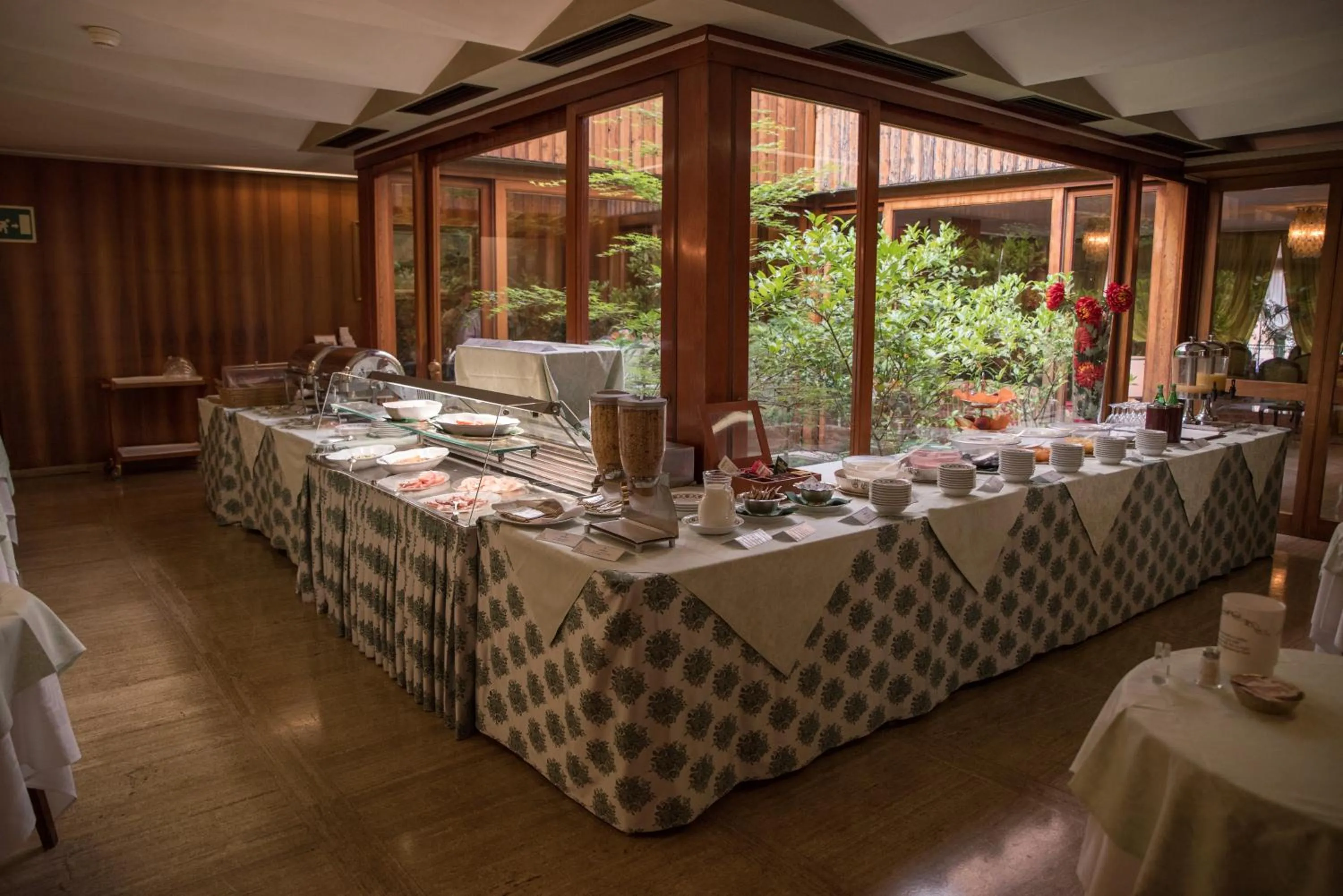 Buffet breakfast in Grand Hotel Tamerici & Principe