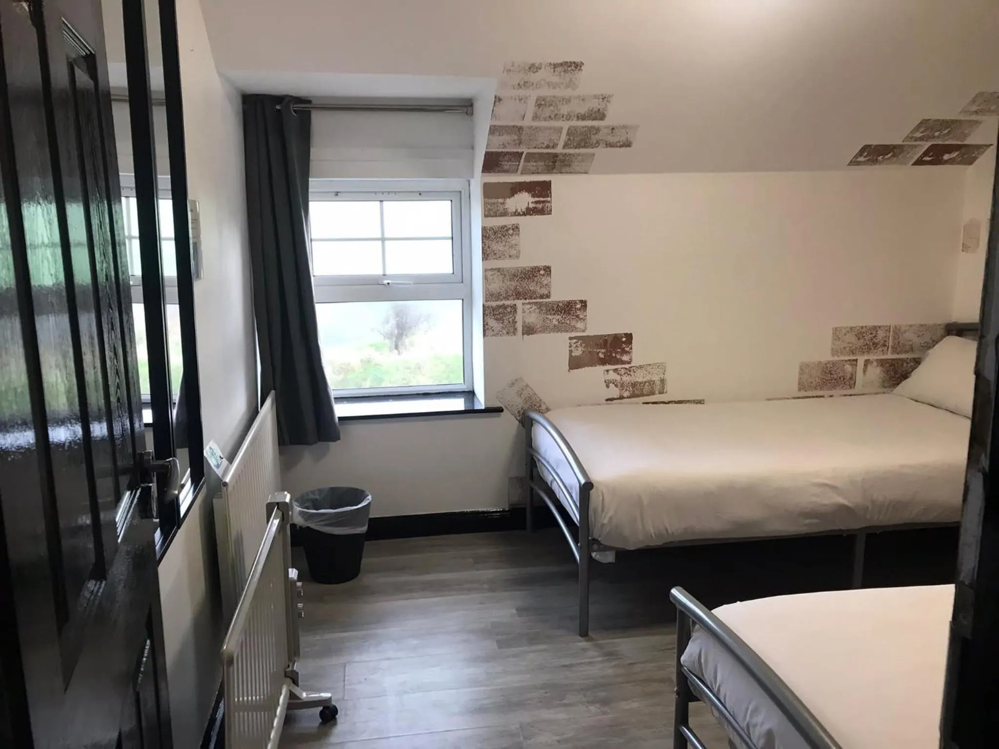 Photo of the whole room, Bed in Finn McCools Giants Causeway Hostel