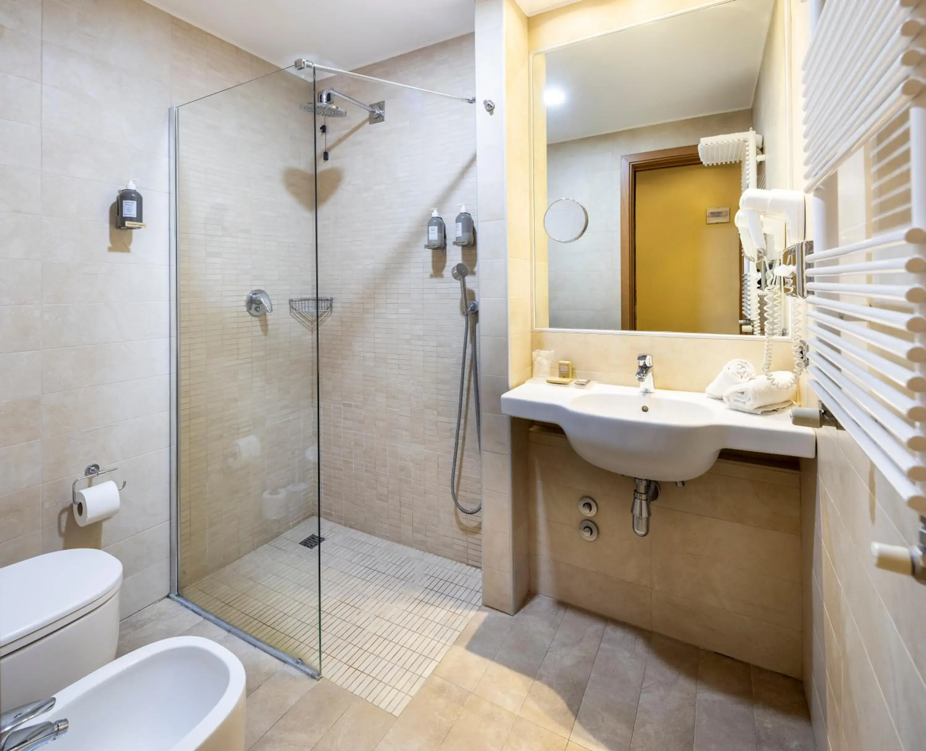 Standard Single Room in Hotel Parma & Congressi Standard Single Room in Hotel Parma & Congressi