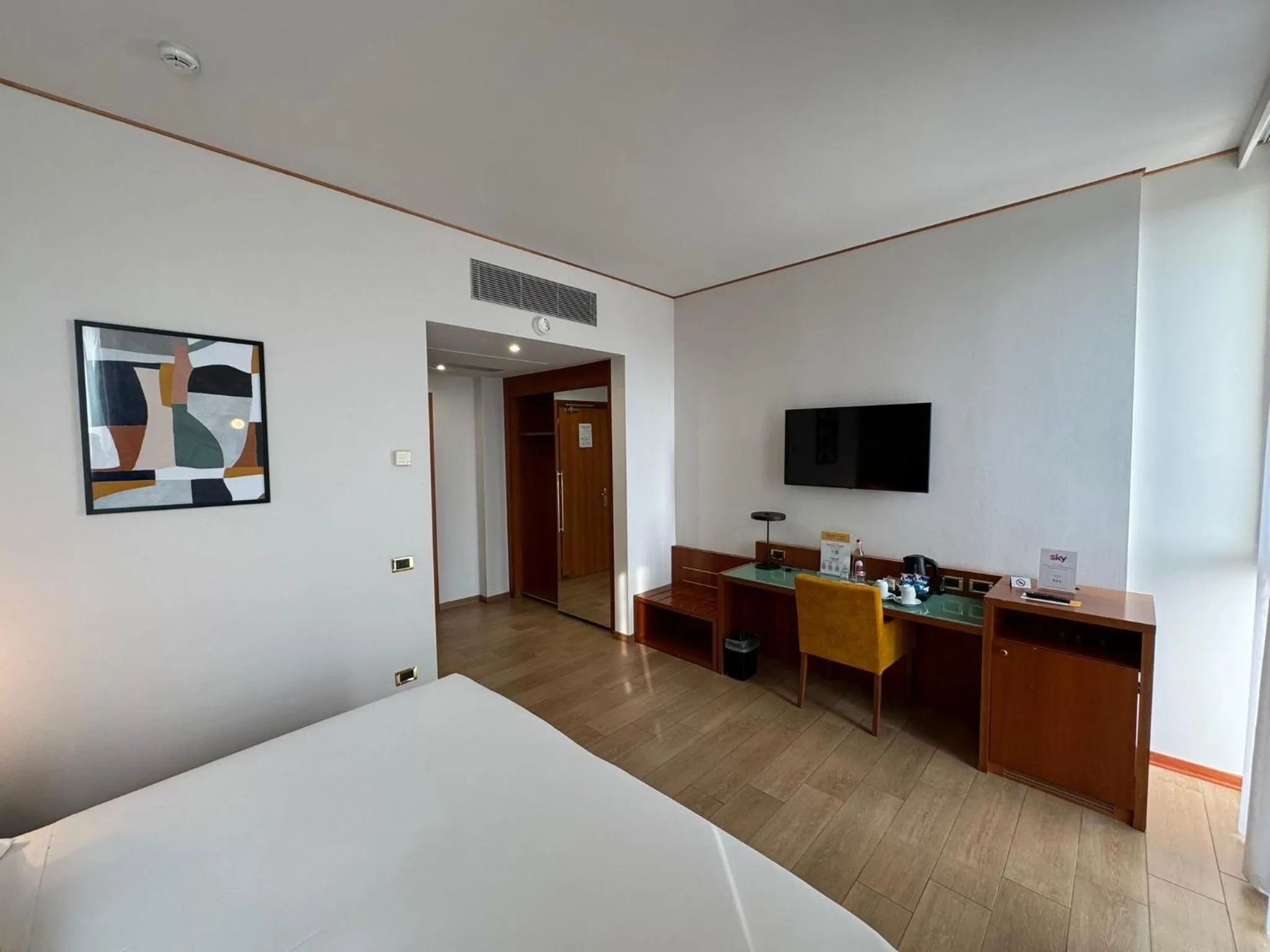 Photo of the whole room, Bed in voco Parma & Congressi by IHG