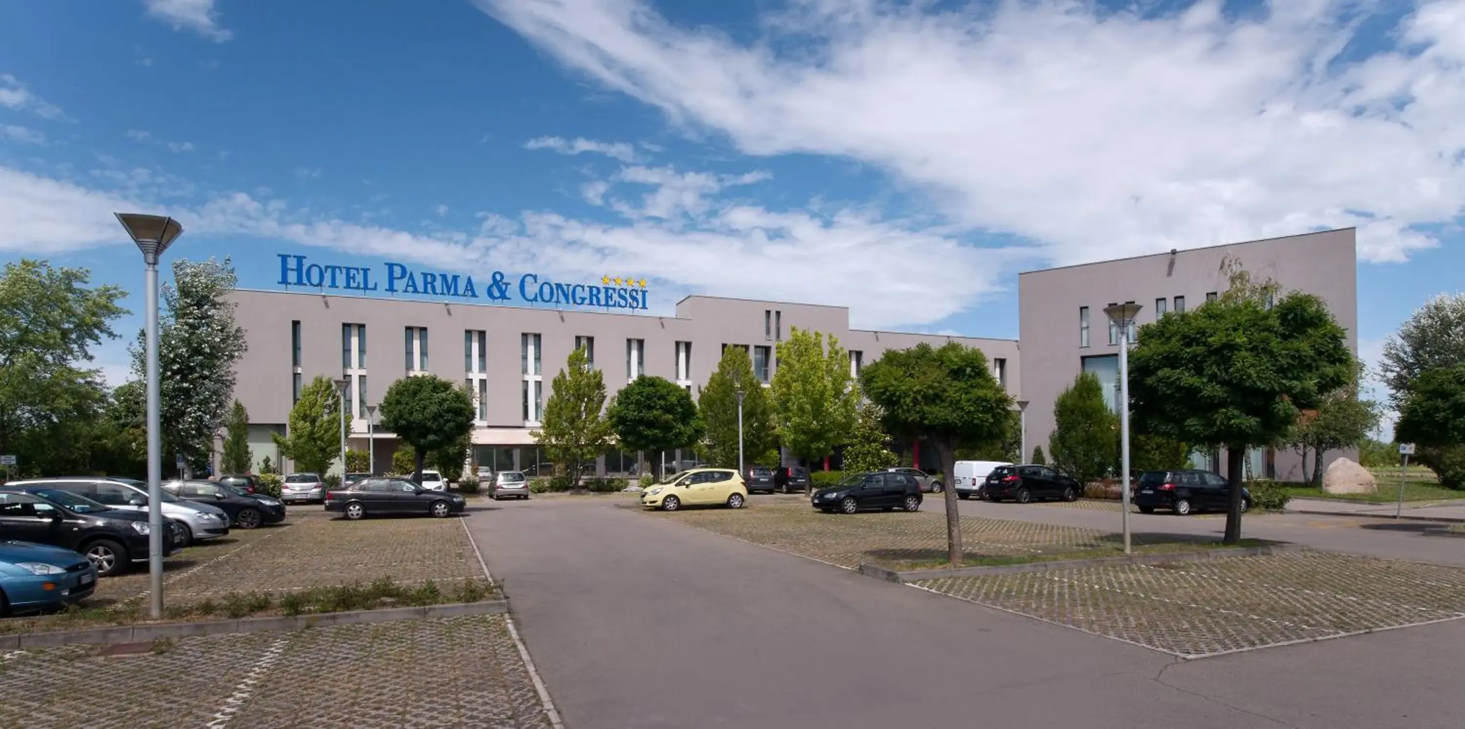 Facade/entrance in Hotel Parma & Congressi Facade/entrance in Hotel Parma & Congressi