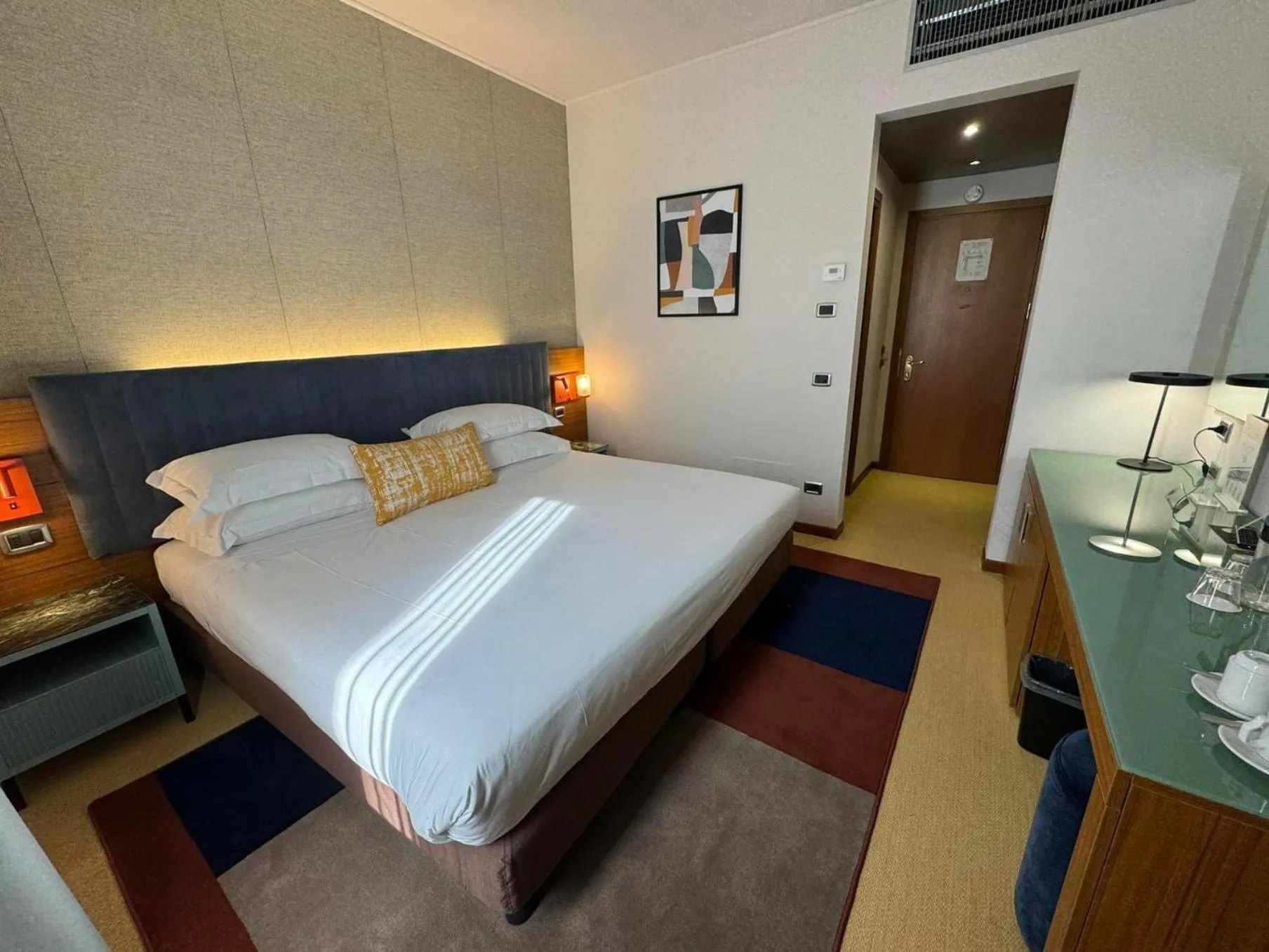 Photo of the whole room, Bed in voco Parma & Congressi by IHG