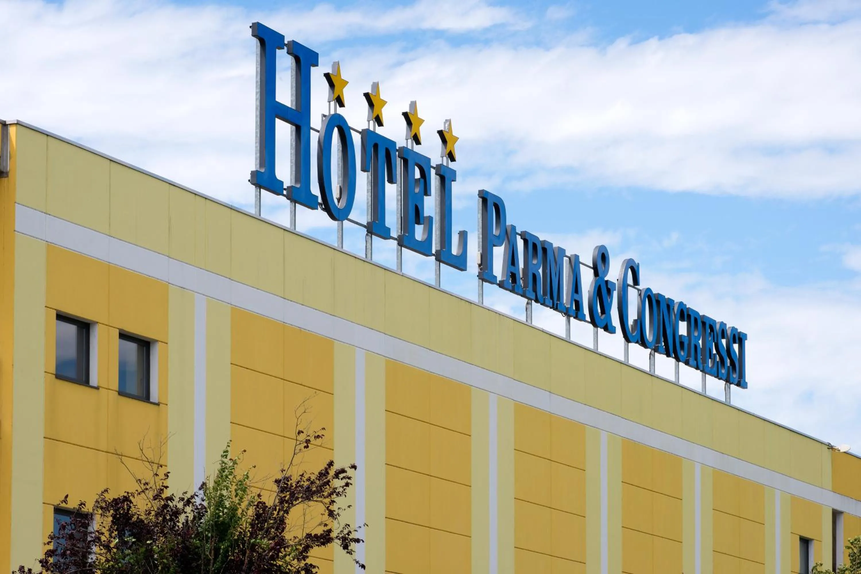 Facade/entrance in Hotel Parma & Congressi