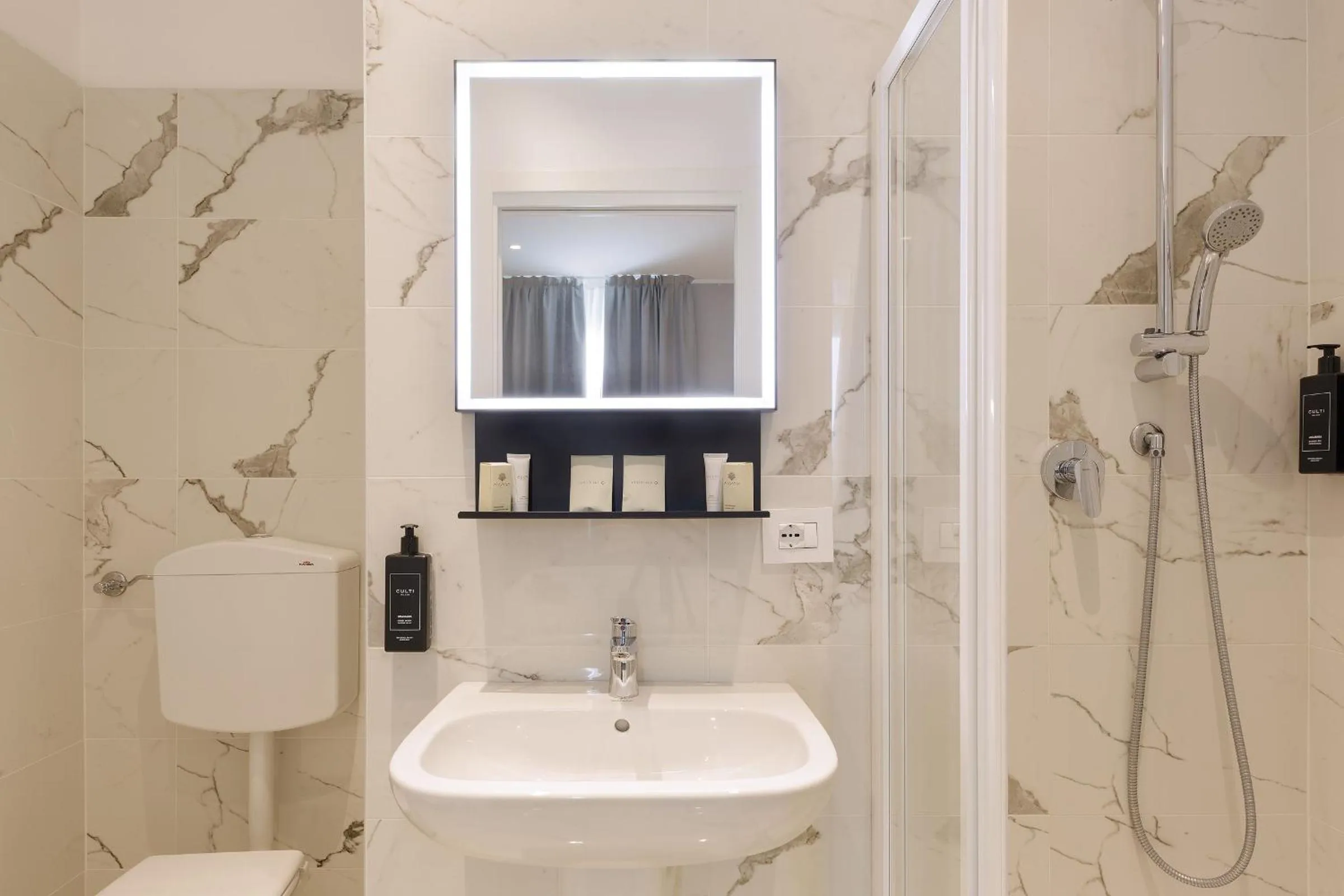 Bathroom in Hotel 22 Marzo