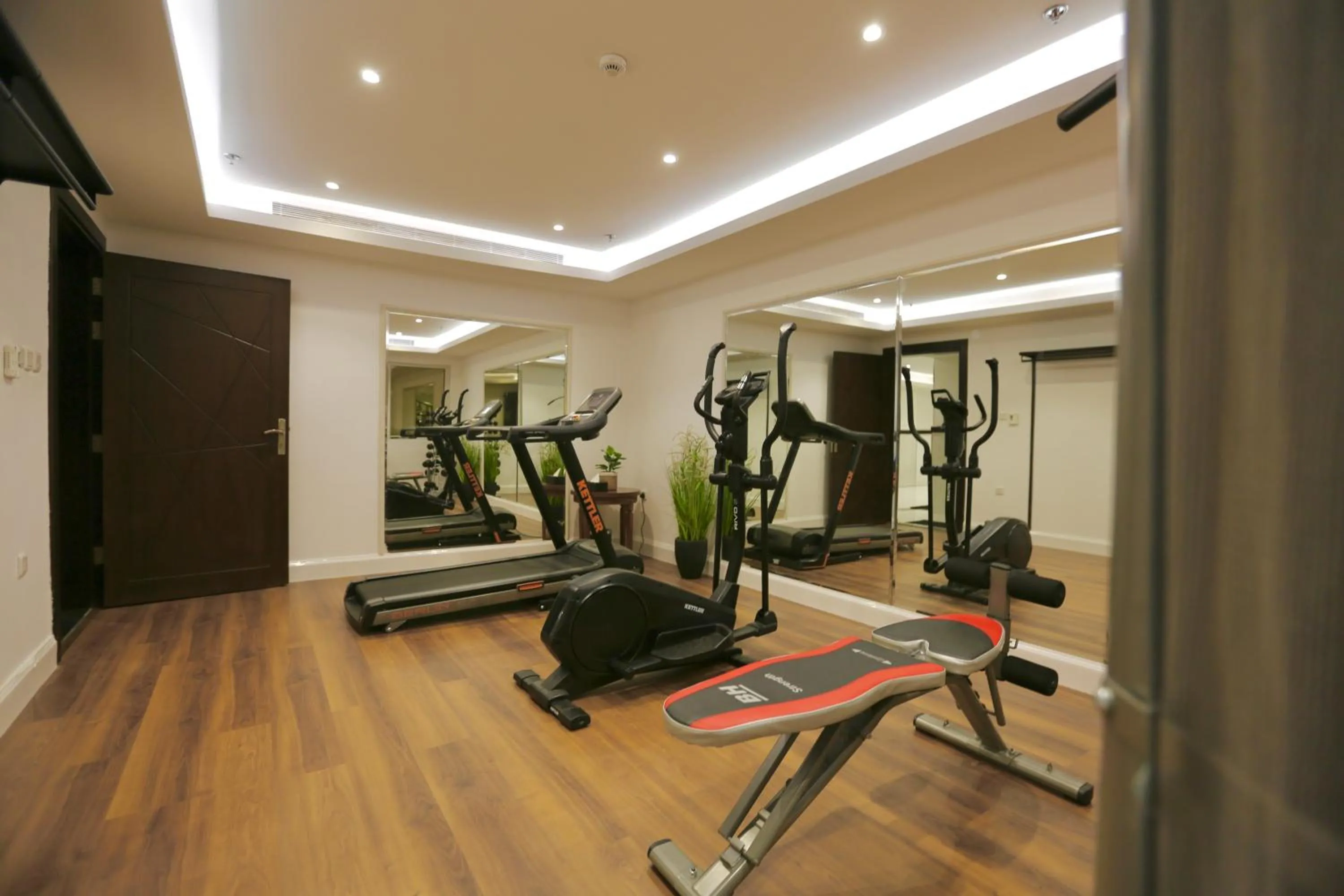 Fitness centre/facilities in Park Town Hotel