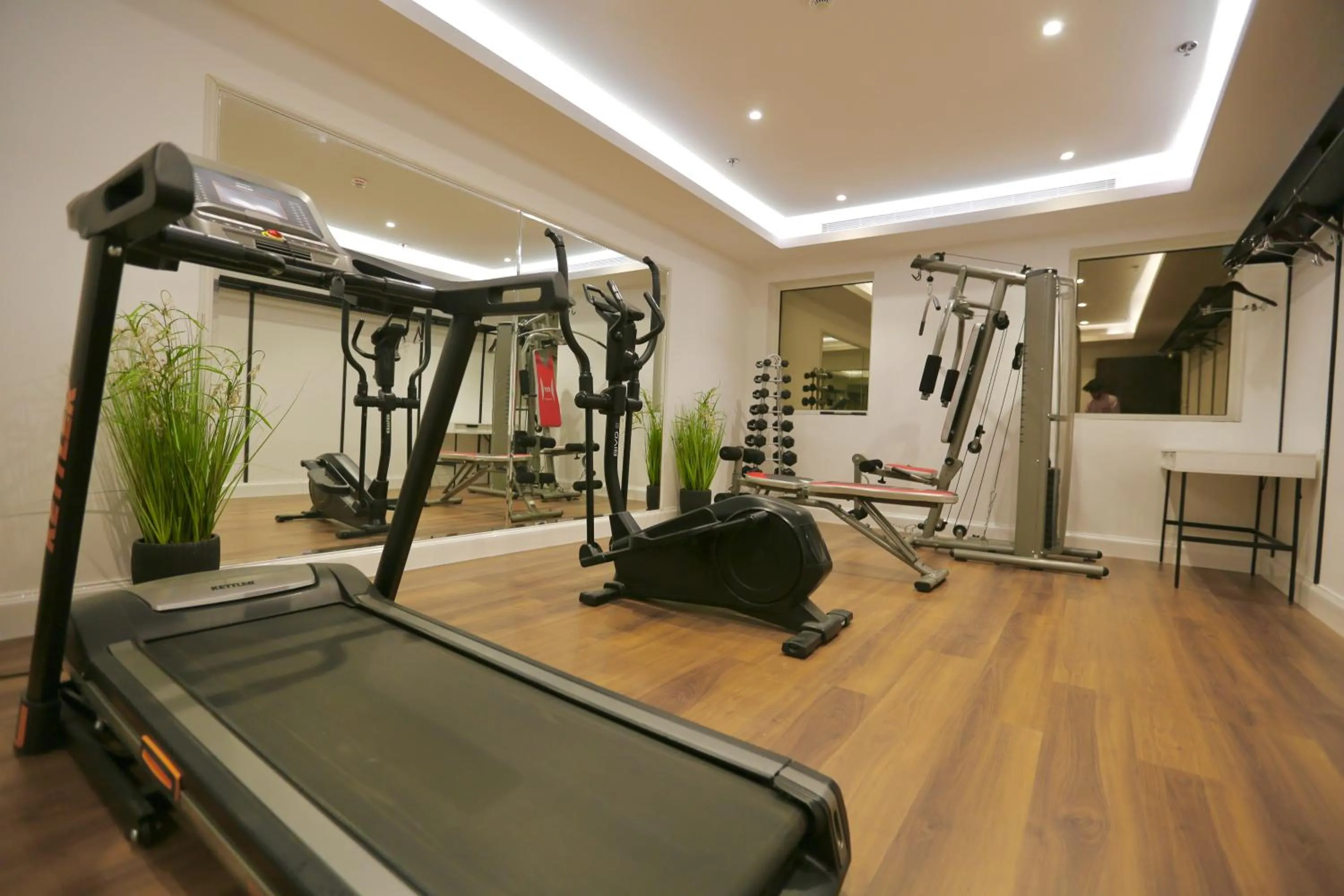Fitness centre/facilities in Park Town Hotel