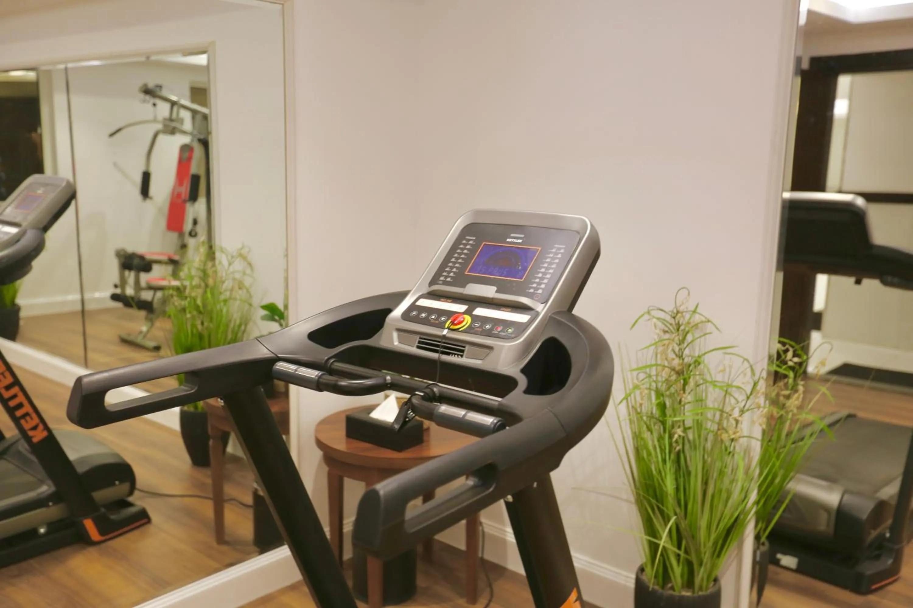 Fitness centre/facilities in Park Town Hotel