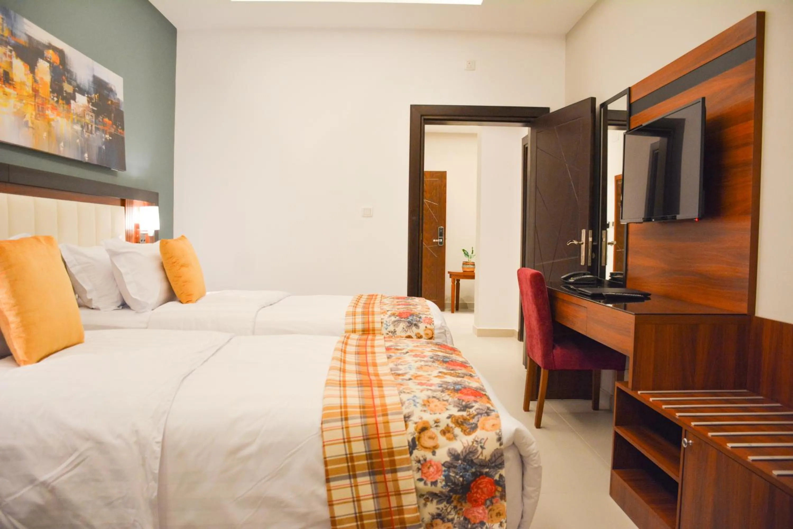 Communal lounge/ TV room, Bed in Park Town Hotel
