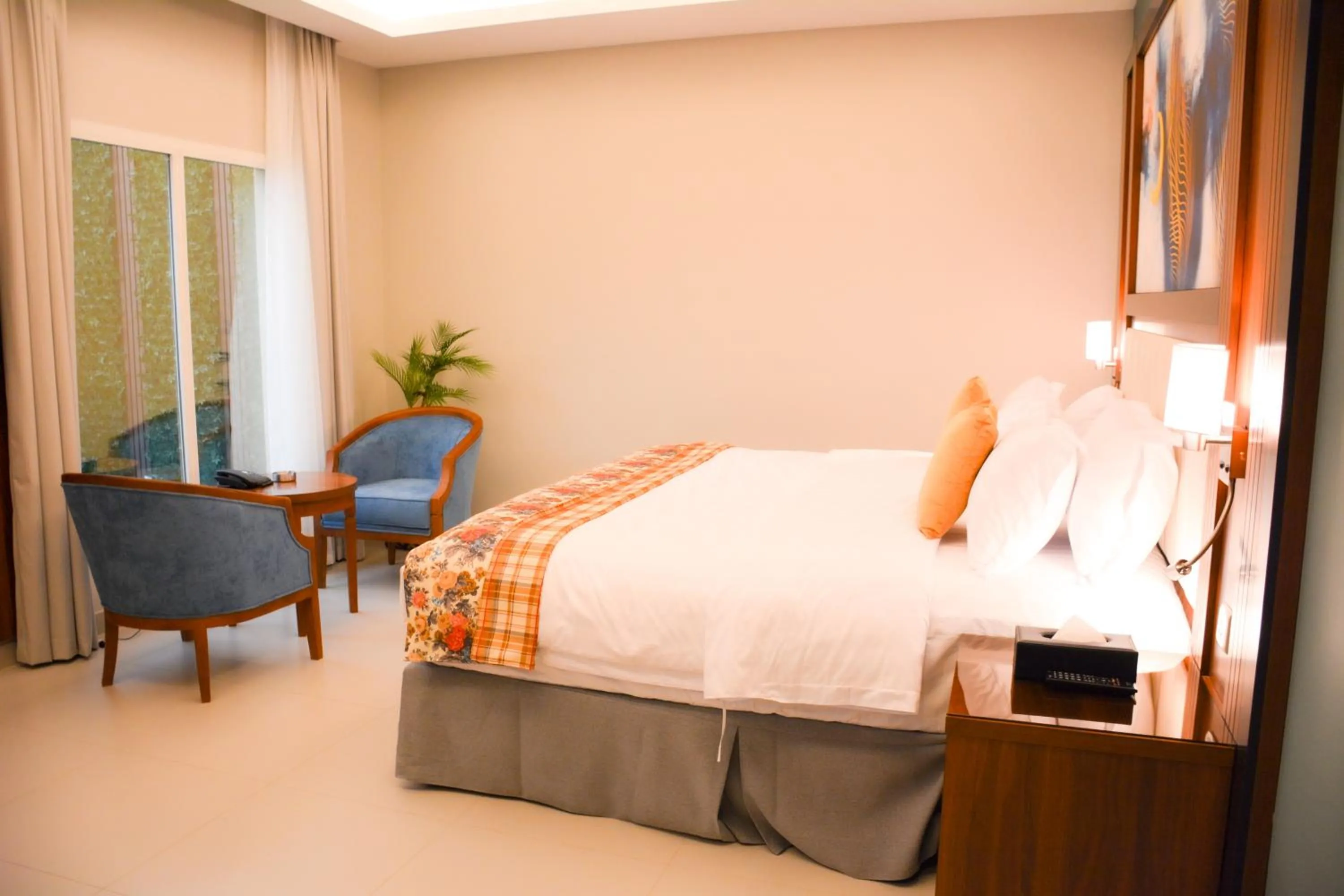 Bedroom, Bed in Park Town Hotel