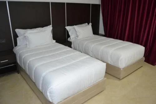 Living room, Bed in HOTEL BEAUTIFUL