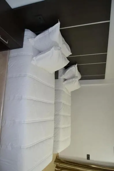 Living room, Bed in HOTEL BEAUTIFUL