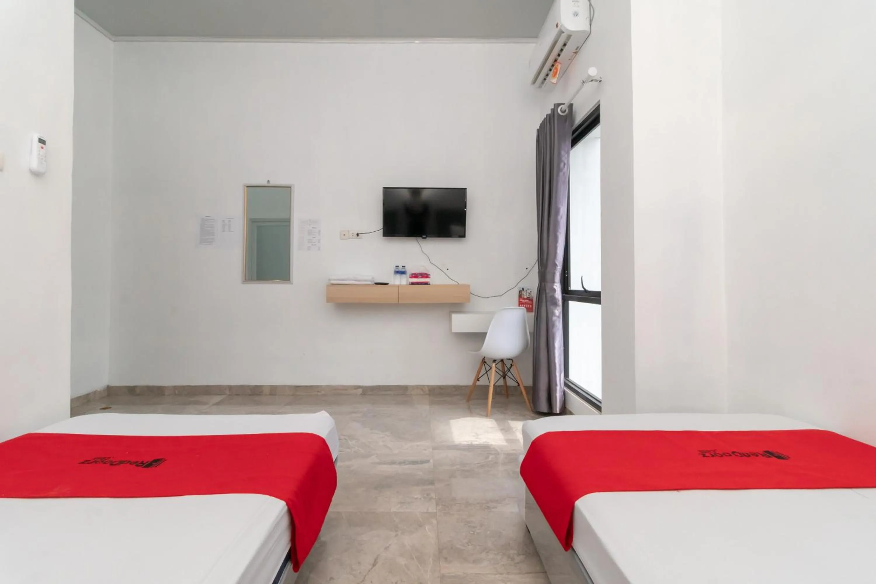 Bed in RedDoorz near Tugu Coklat Pesawaran Lampung