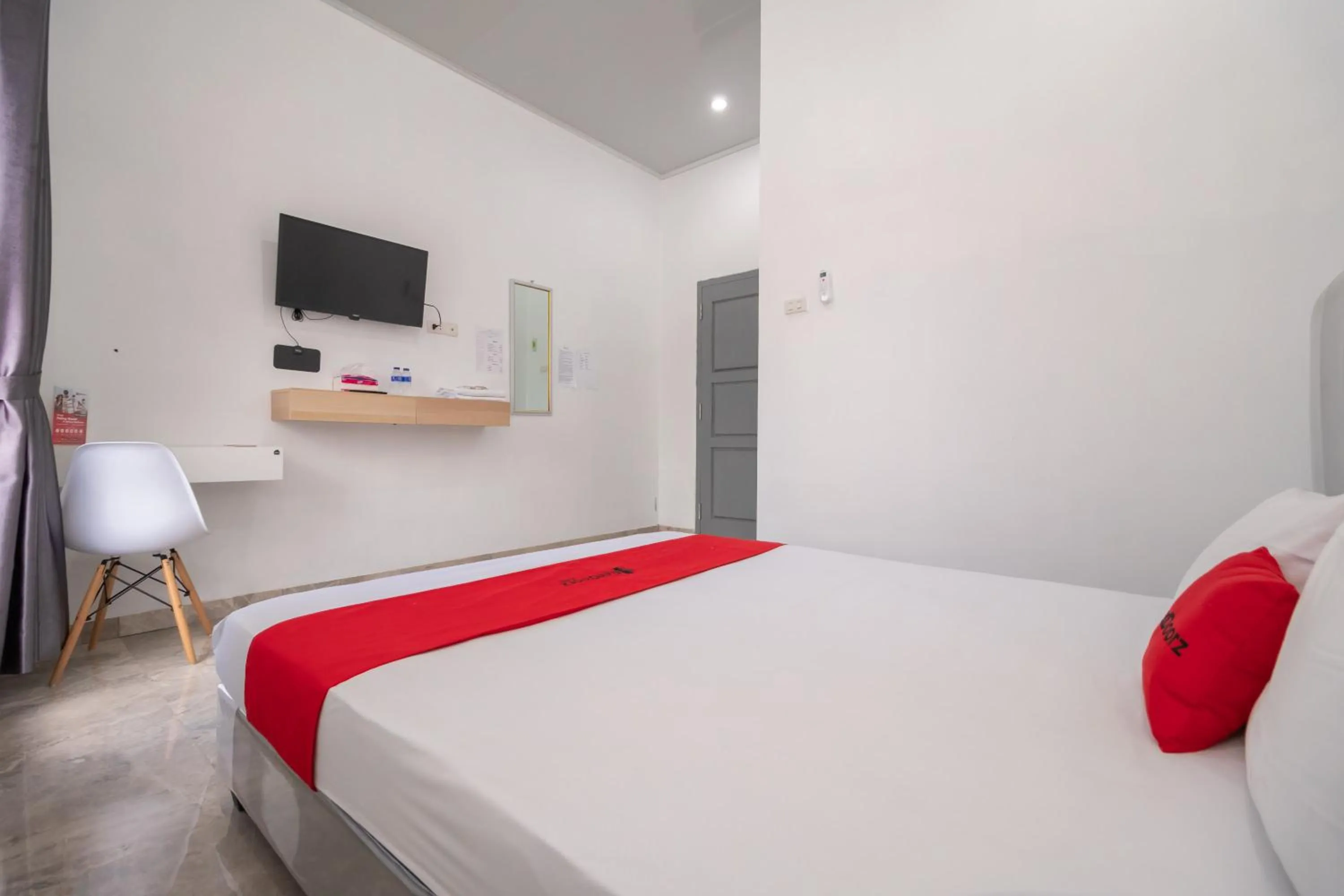 Bed in RedDoorz near Tugu Coklat Pesawaran Lampung