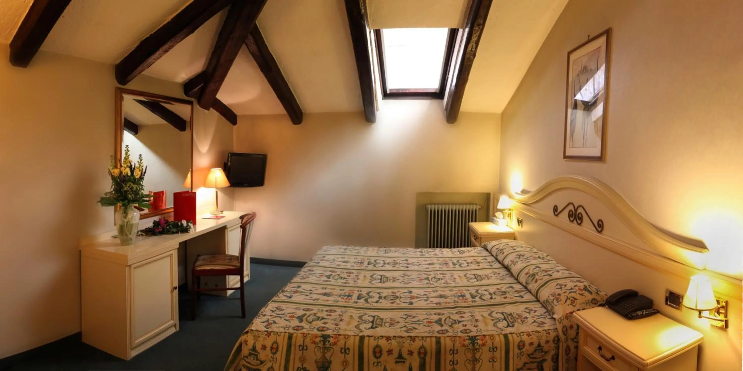 Photo of the whole room in Hotel Kappa