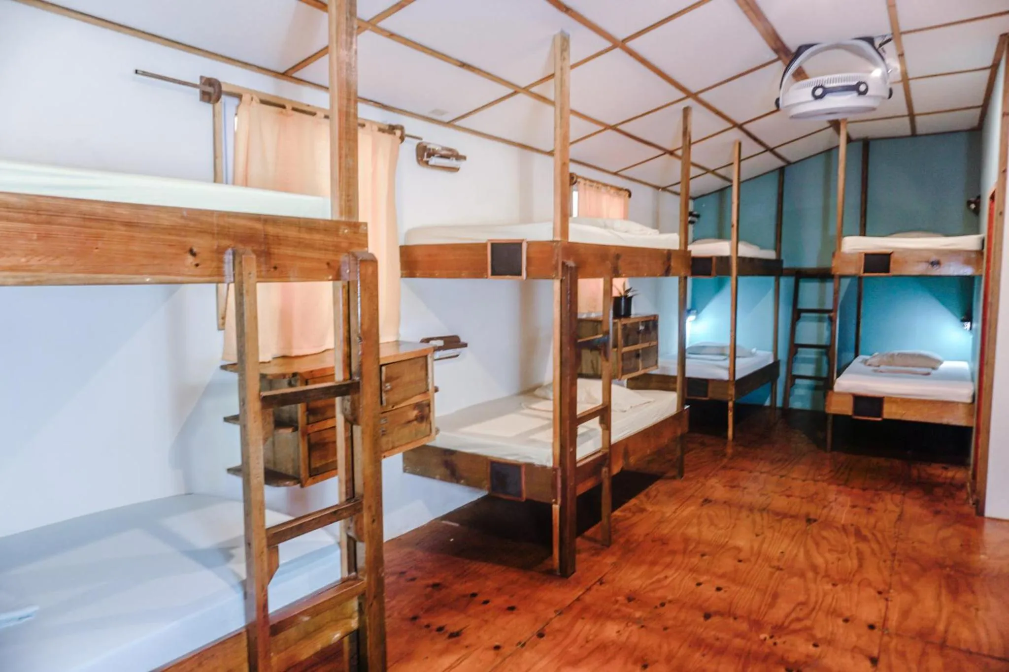 Bathroom, Bed in Aqua Lounge