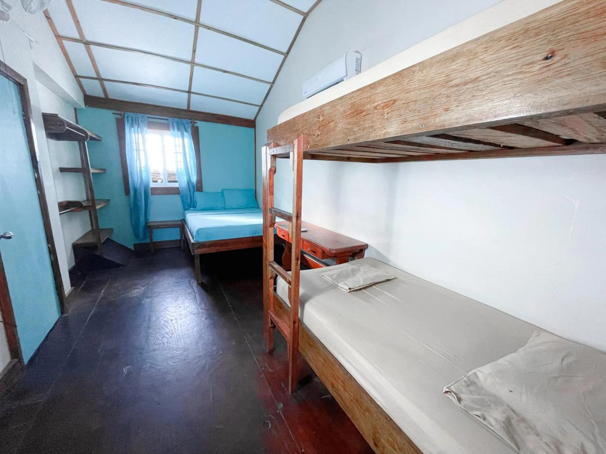 bunk bed, Bed in Aqua Lounge