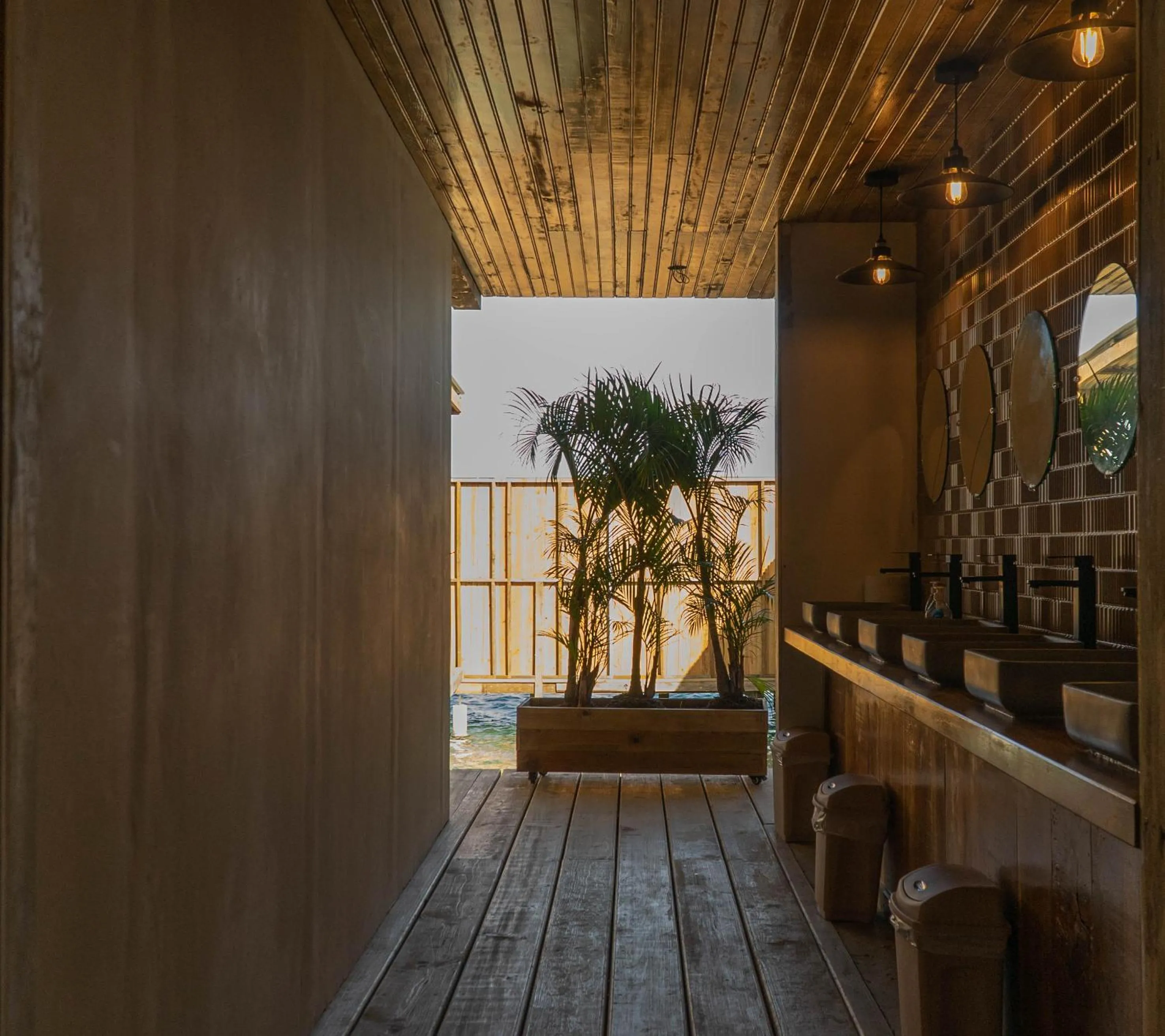Aqua Lounge