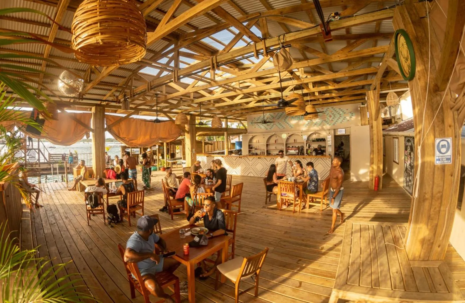 Restaurant/places to eat in Aqua Lounge
