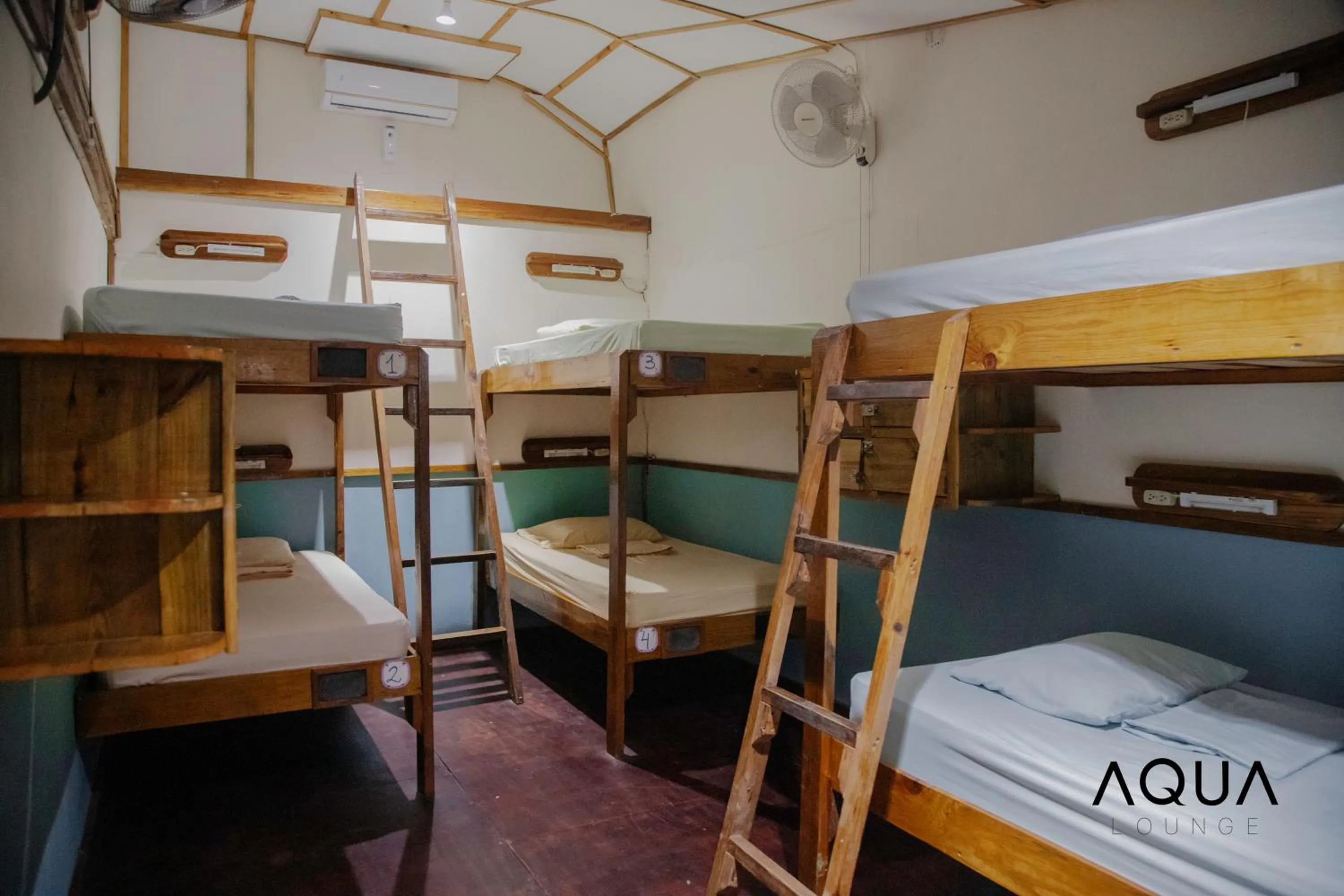 bunk bed, Bed in Aqua Lounge