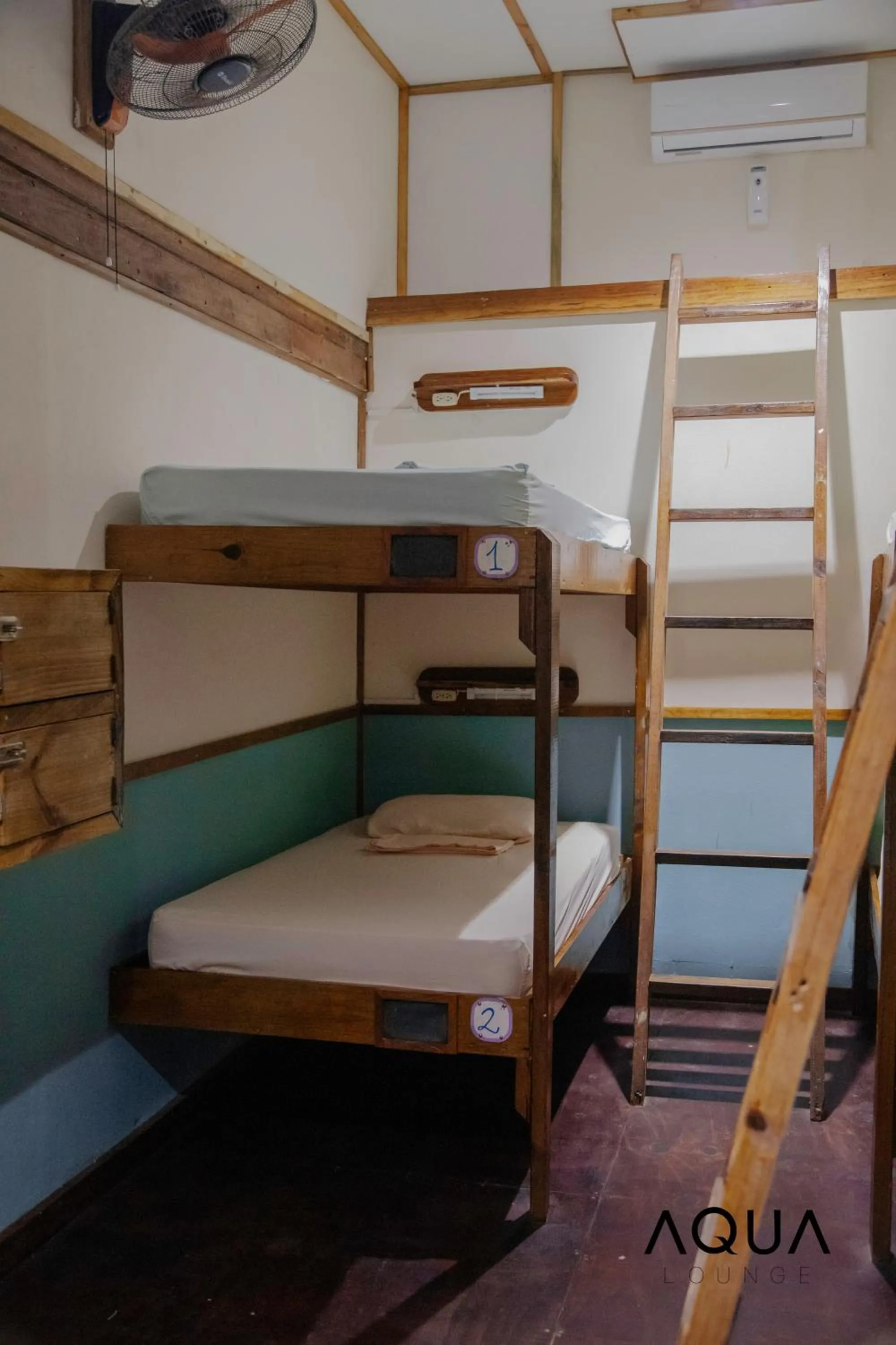 bunk bed, Bed in Aqua Lounge