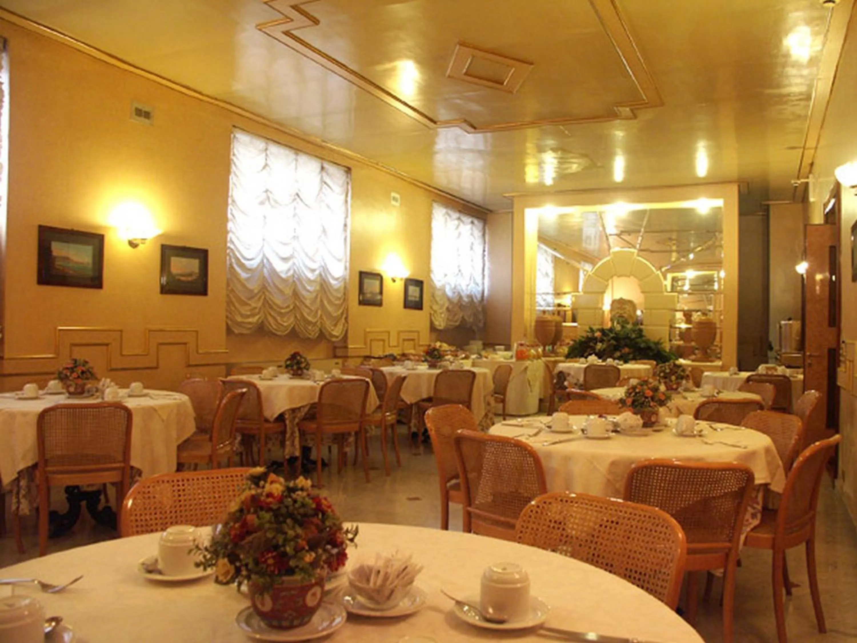 Restaurant/places to eat in Hotel Nuovo Rebecchino