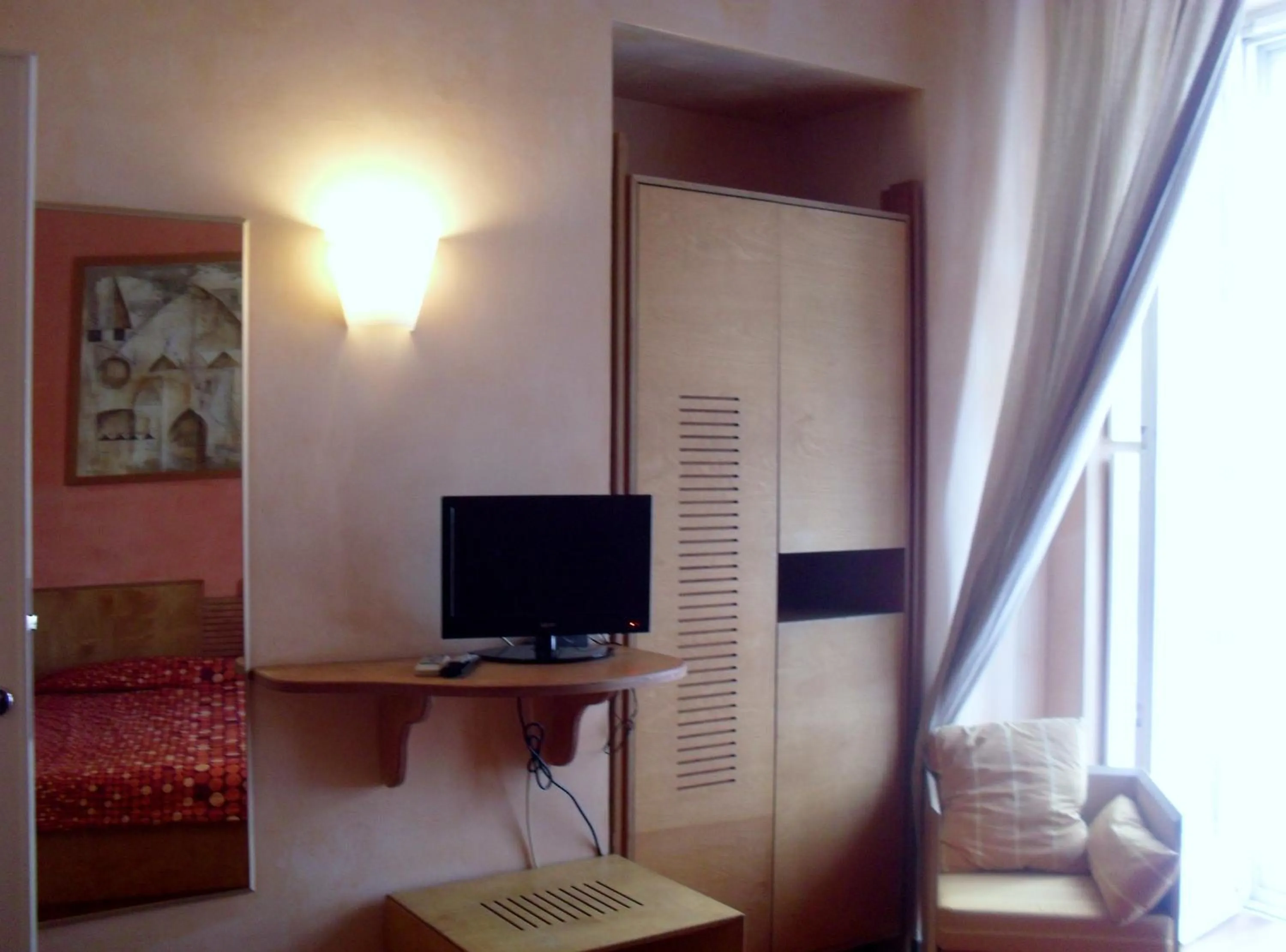 TV and multimedia in Hotel Clarean