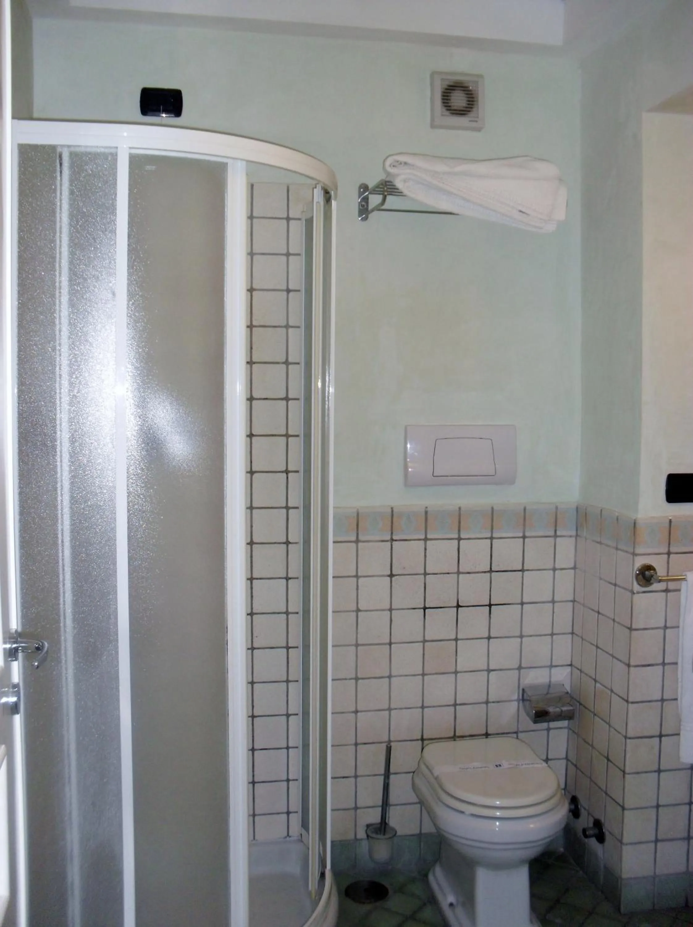 Bathroom in Hotel Clarean