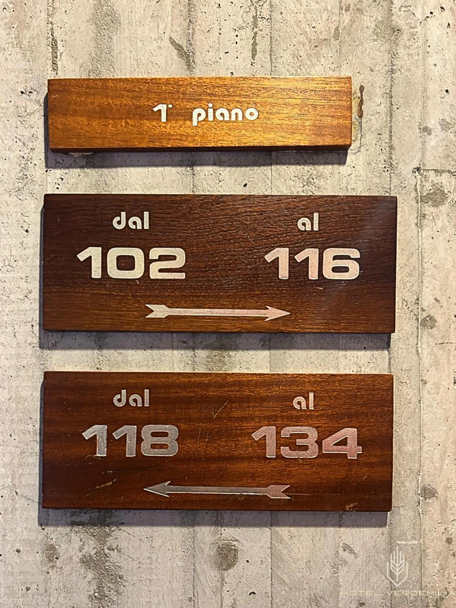 Text overlay in Verdemilia Hotel