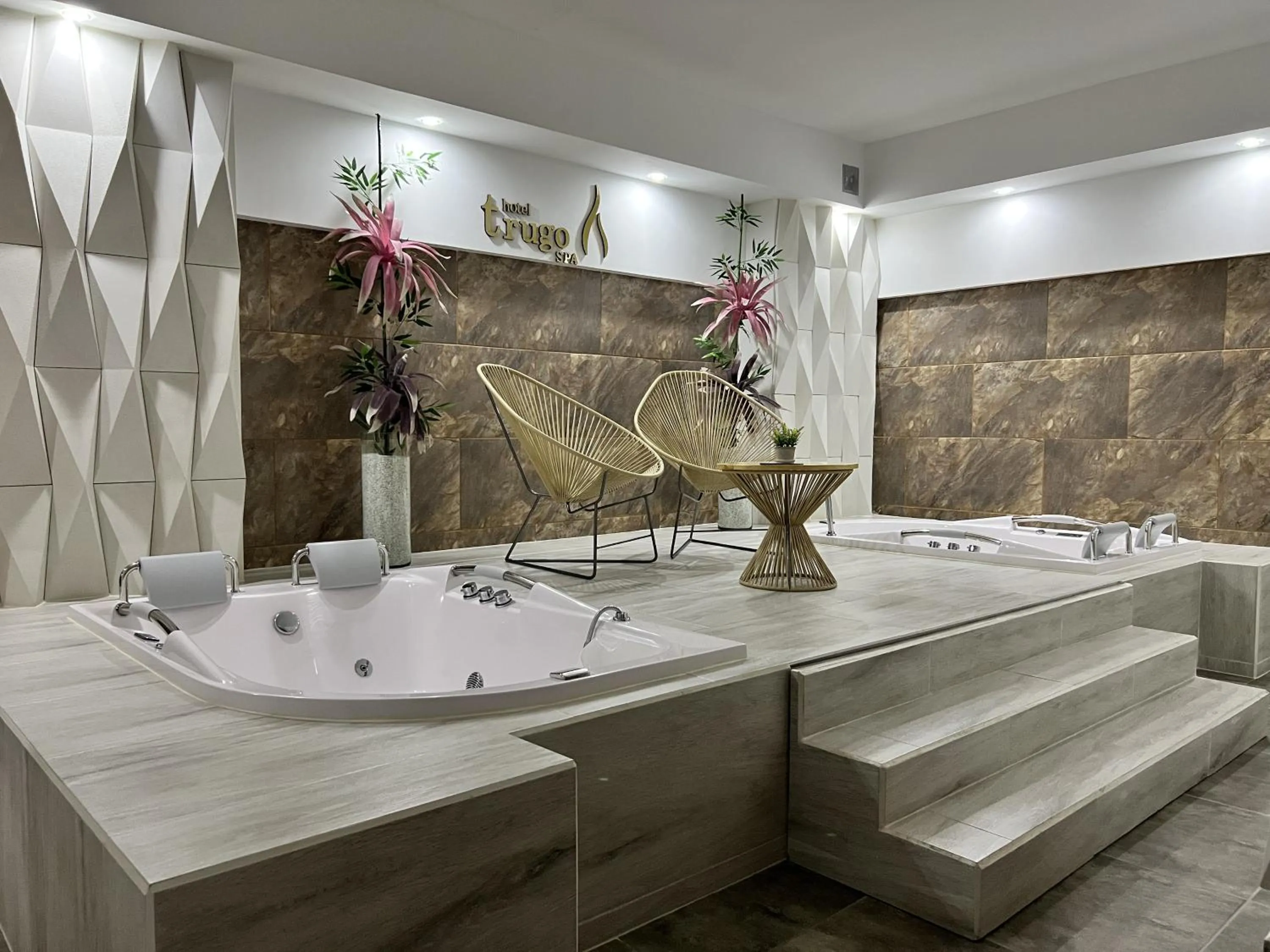 Hot Tub in Trugo Luxury Rooms