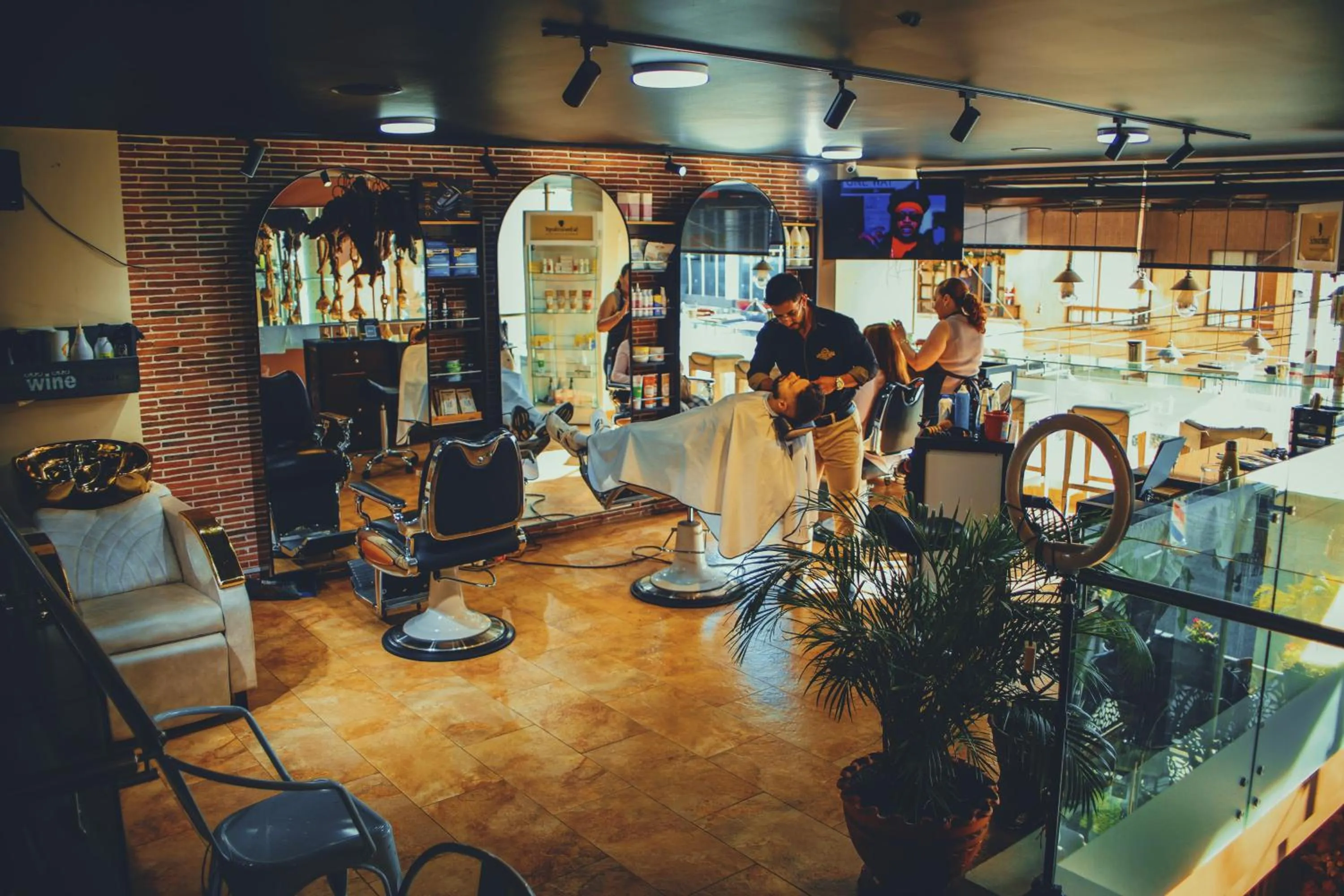 hair dresser in Trugo Luxury Rooms