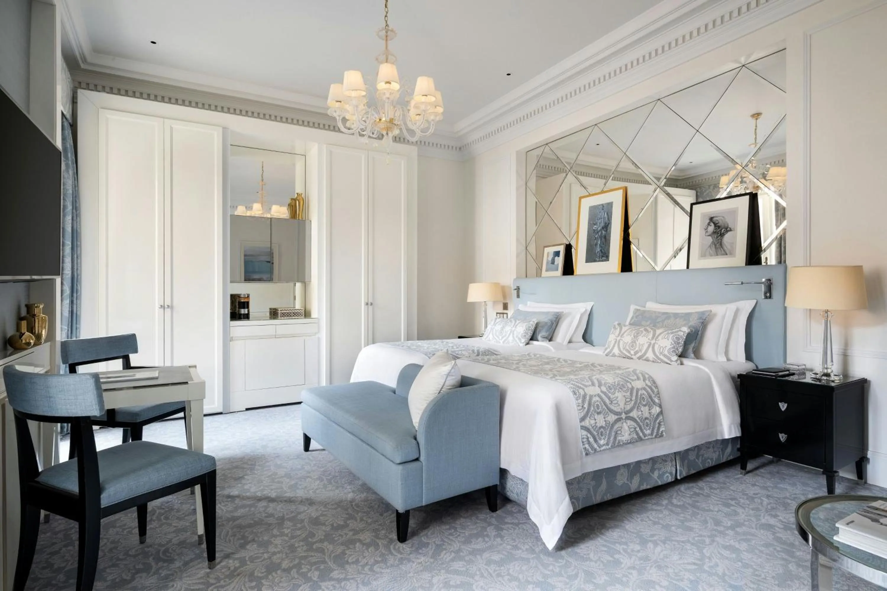 Photo of the whole room, Bed in The St. Regis Rome