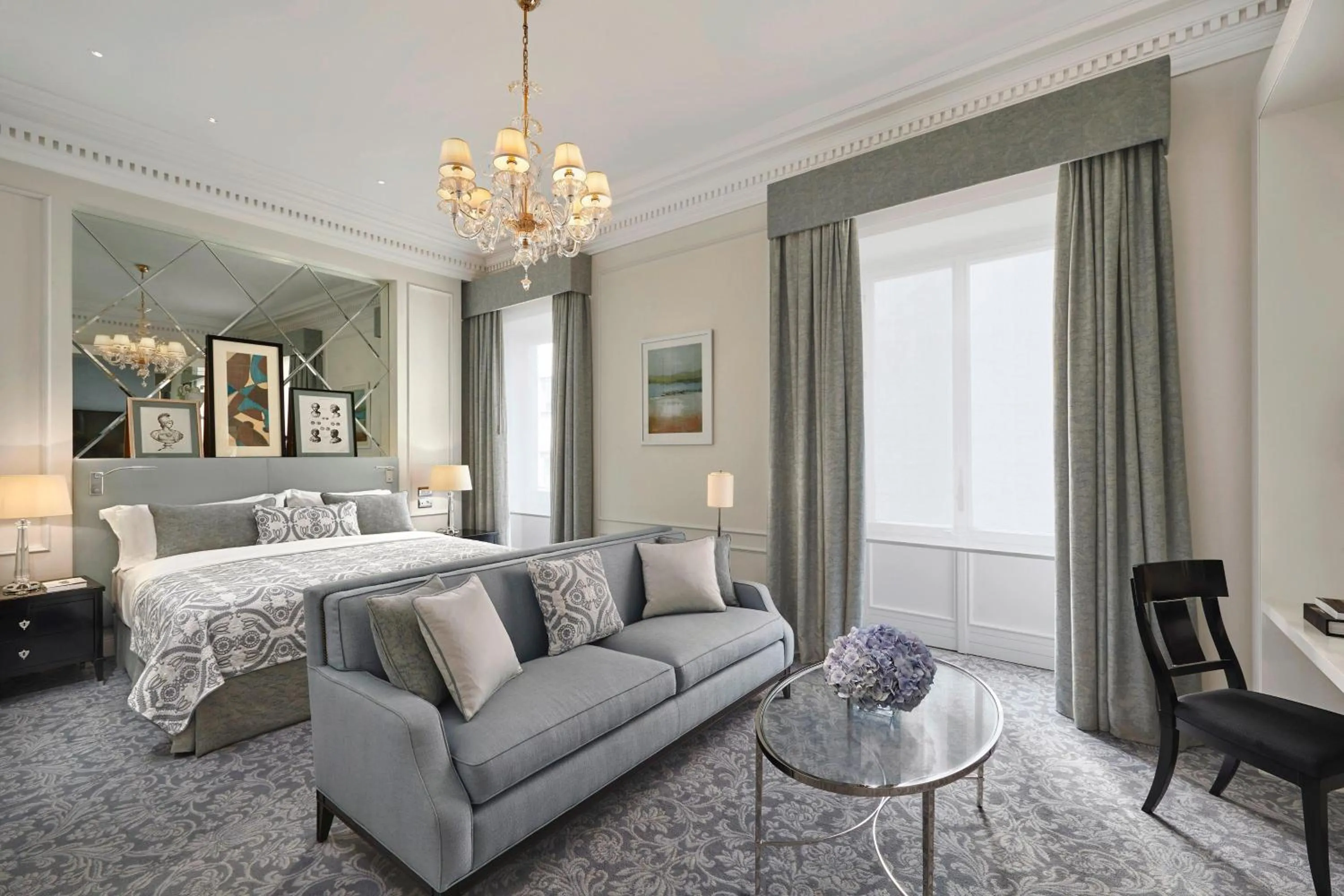 Photo of the whole room, Bed in The St. Regis Rome