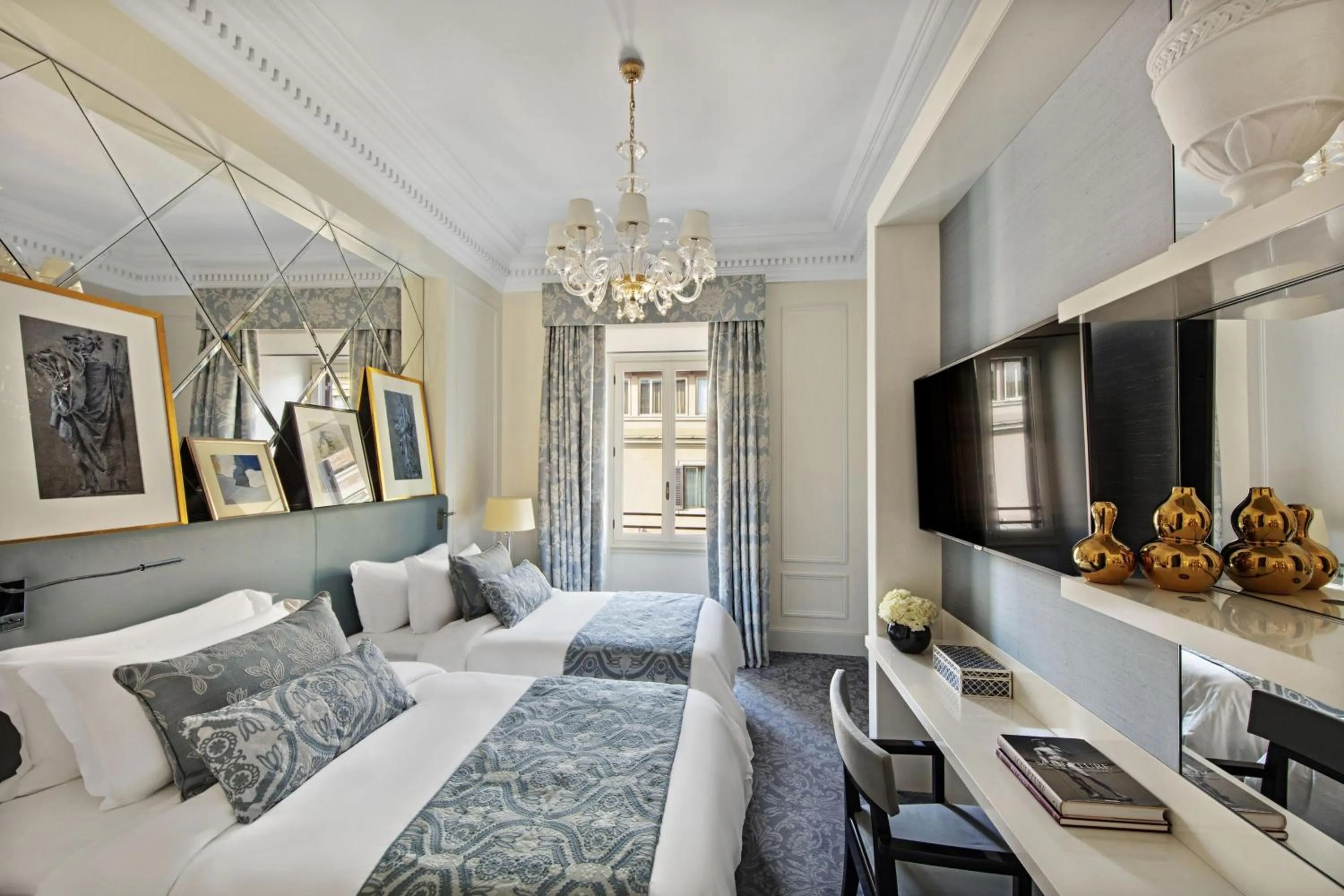 Photo of the whole room, Bed in The St. Regis Rome