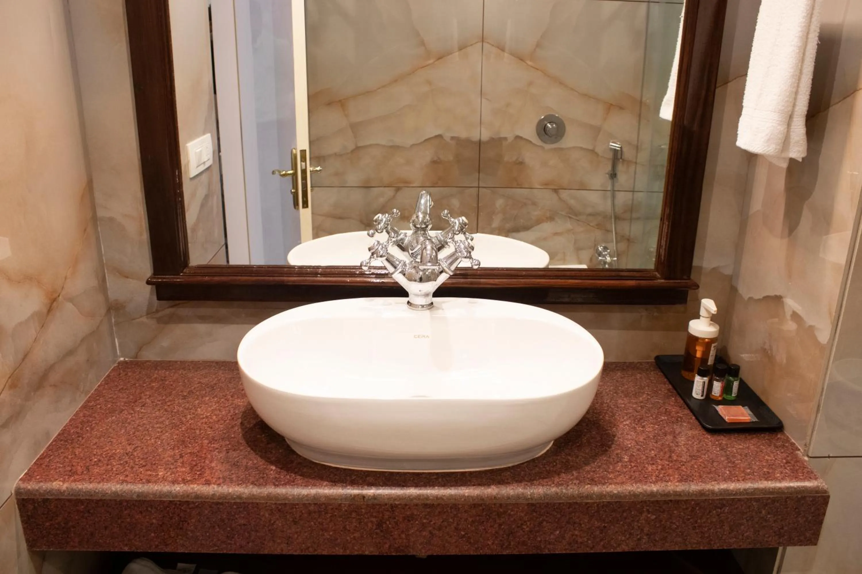 Bathroom in HOTEL RIO BENARAS