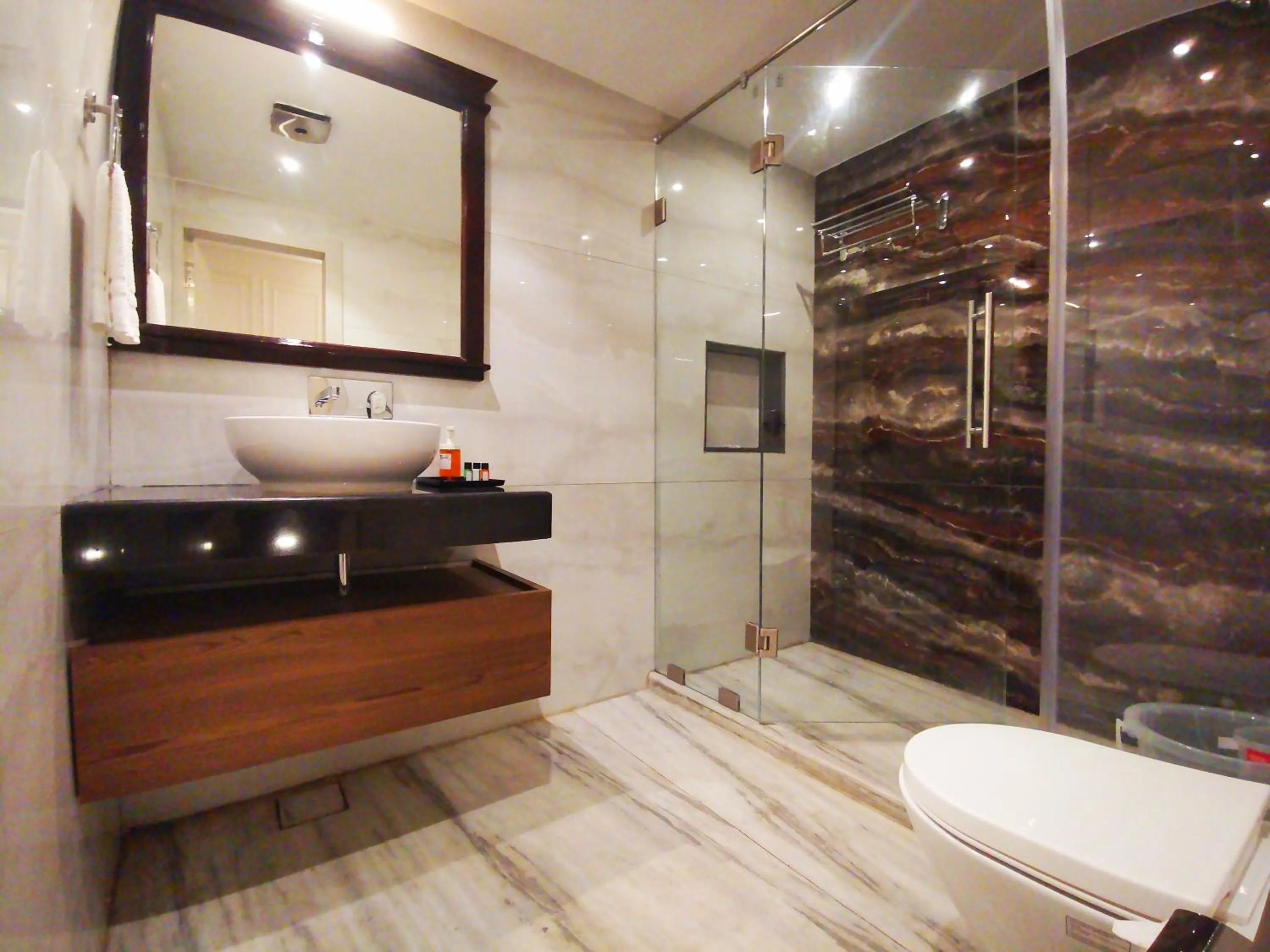 Bathroom in HOTEL RIO BENARAS