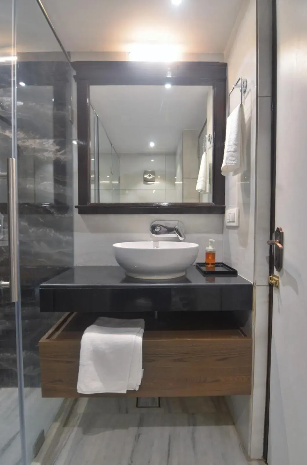 Bathroom in HOTEL RIO BENARAS Bathroom in HOTEL RIO BENARAS