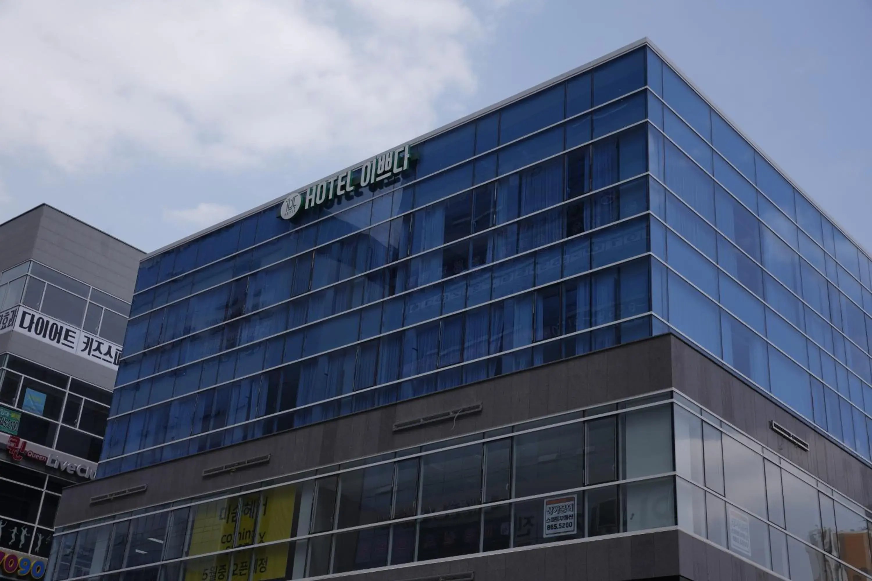 Property building in Yangju Hotel Ippda Property building in Yangju Hotel Ippda