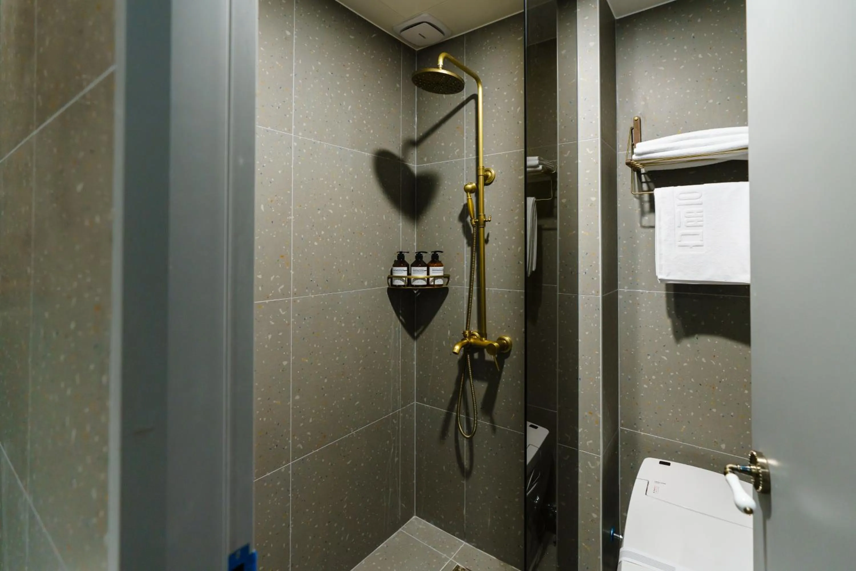 Shower in Yangju Hotel Ippda