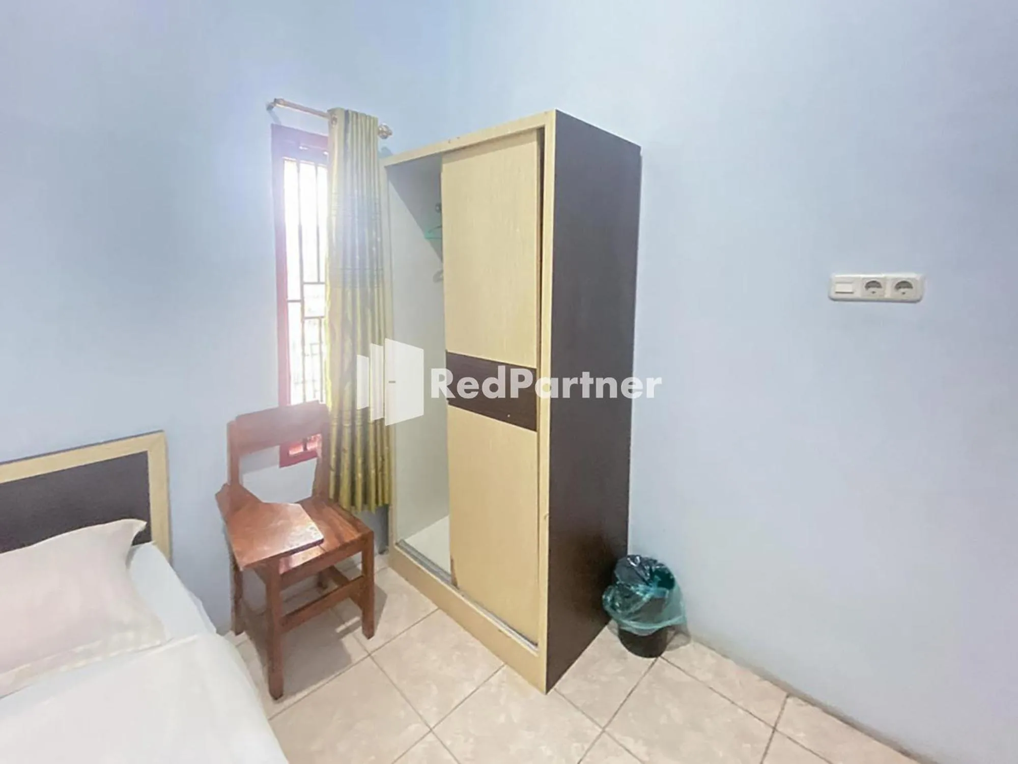 Bedroom, Bed in Homestay Tirtasari Pinrang City Center Mitra RedDoorz