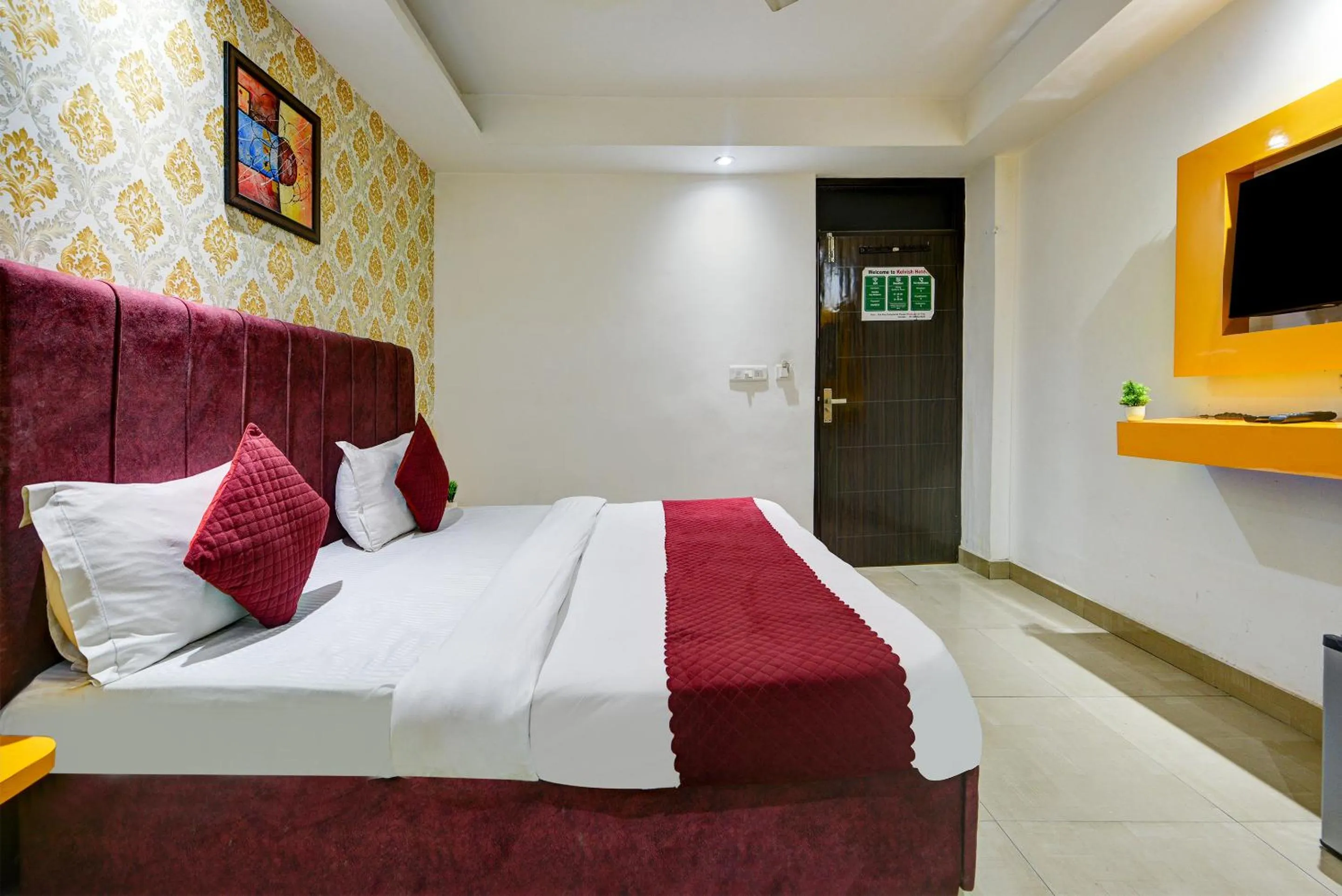 TV and multimedia, Bed in Hotel Platinum -Delhi Airport