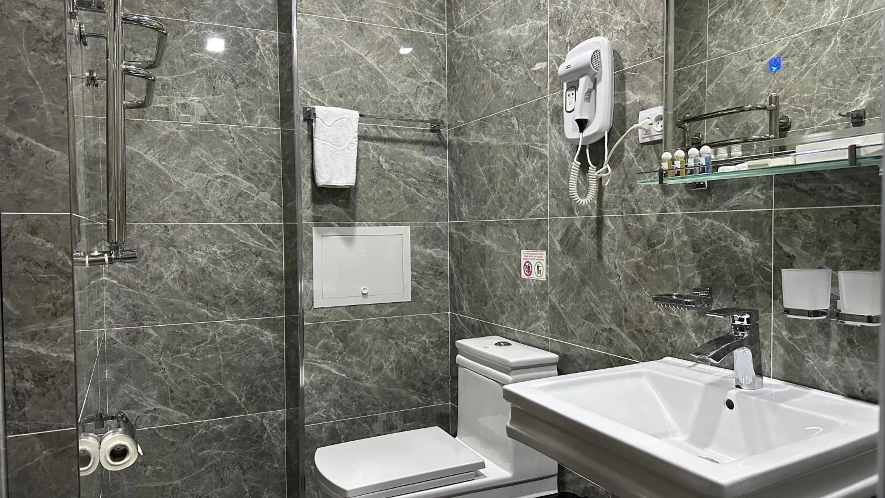 Shower in Rayyan Hotel & SPA Tashkent
