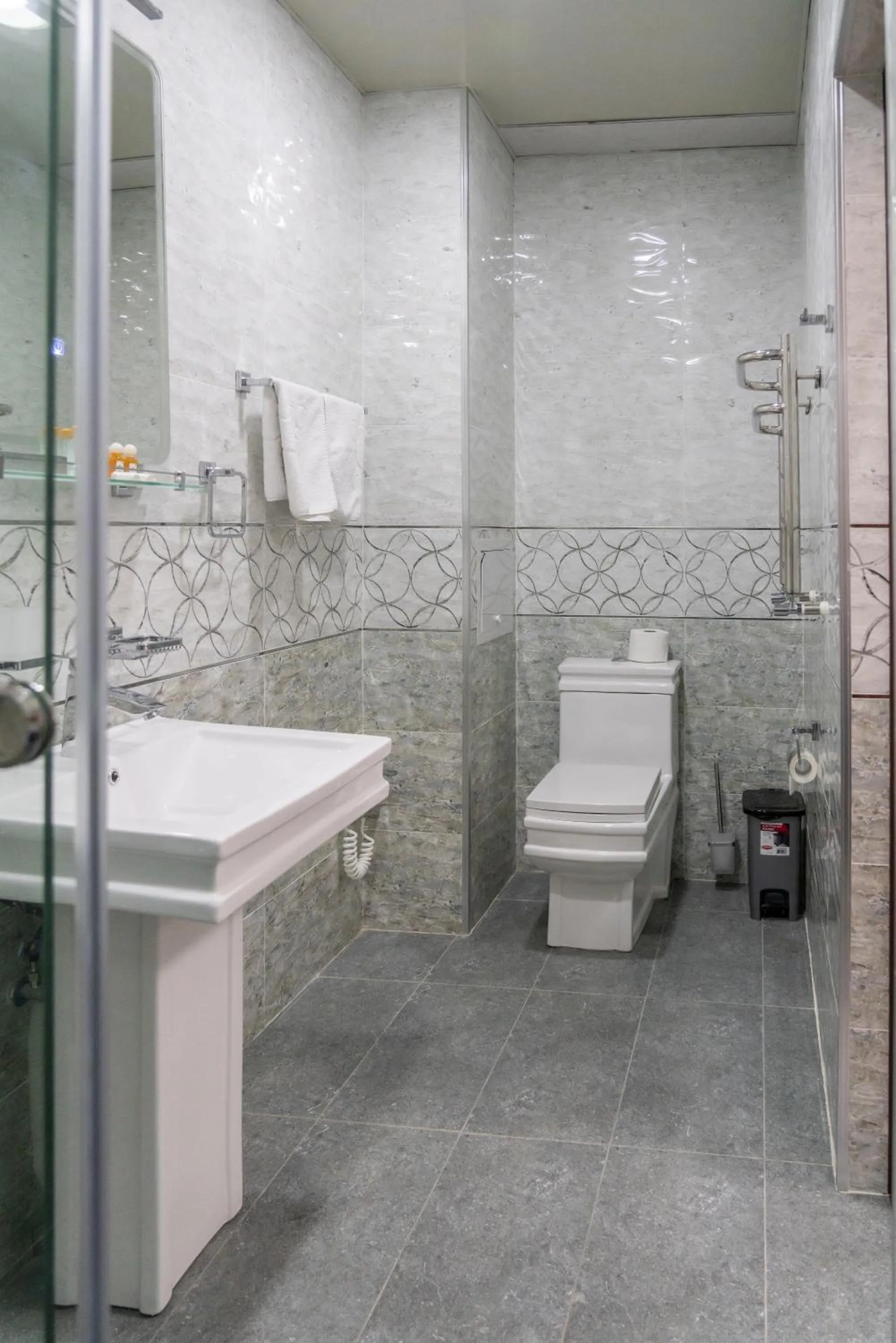 Shower in Rayyan Hotel & SPA Tashkent