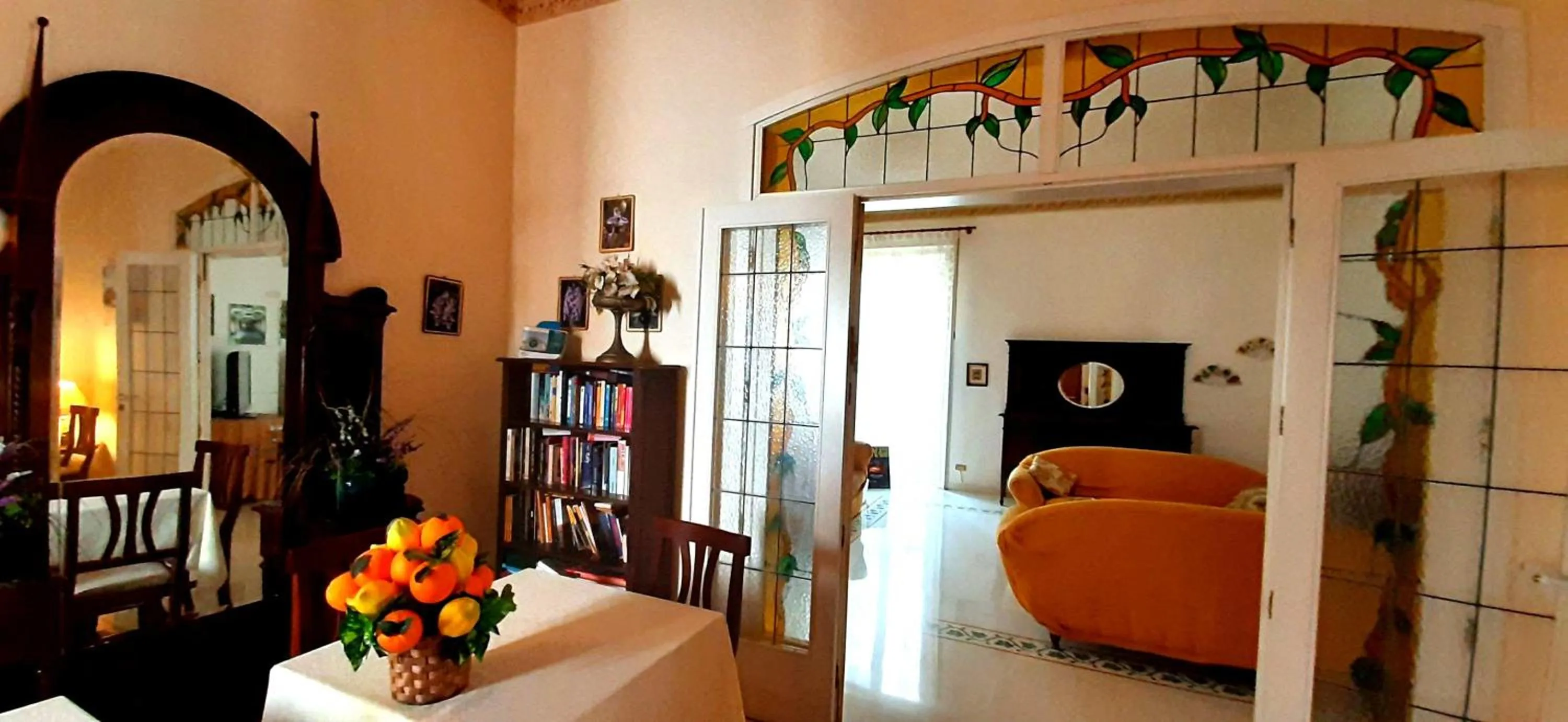 Library in Hotel Casa Mia