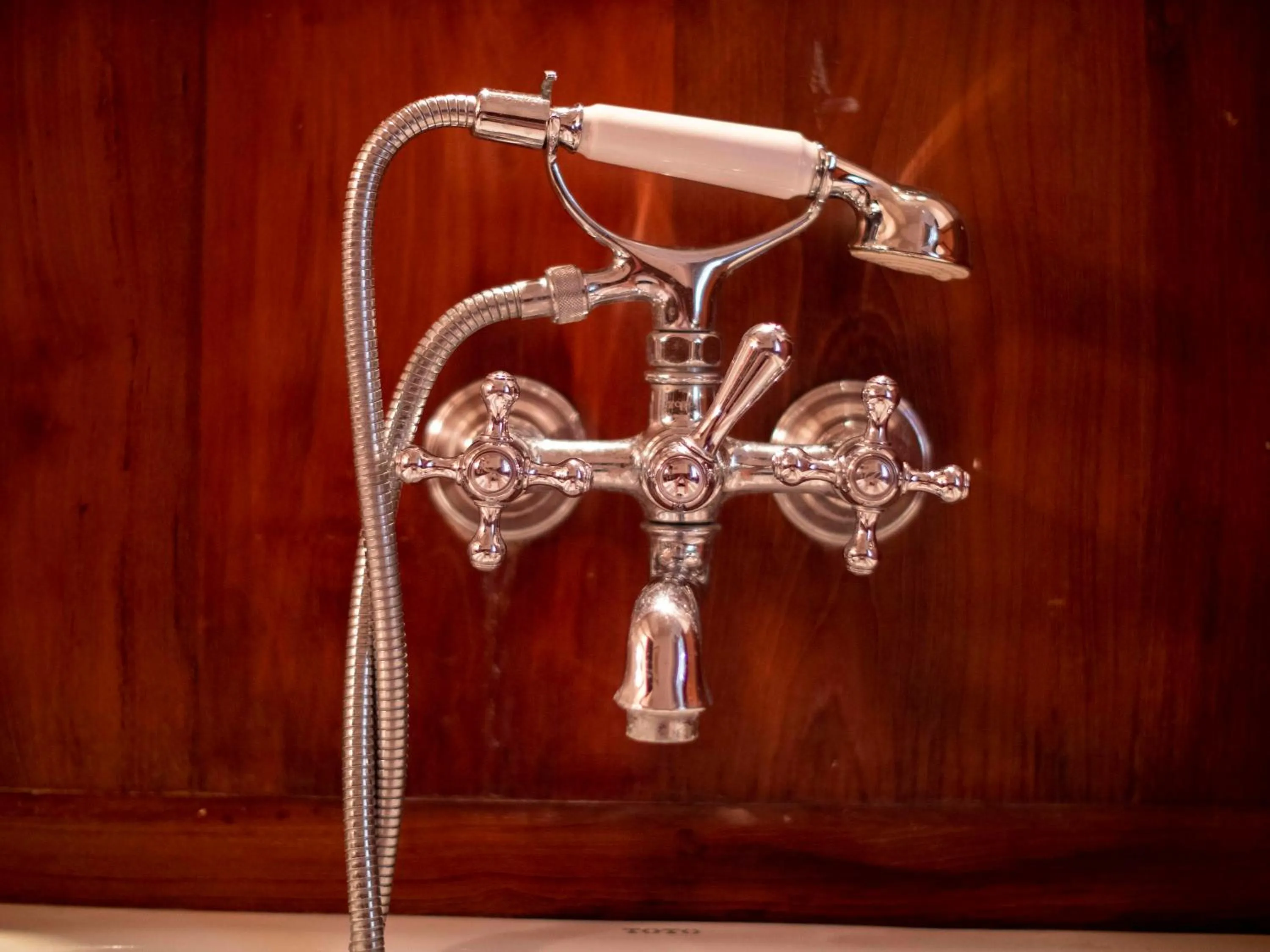 Bathroom in Le Colonial 1506 - Exclusive Luxury Hideaway