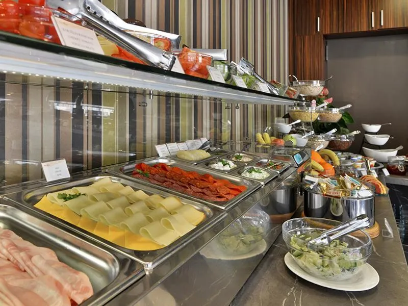 Breakfast in Prince Apartments