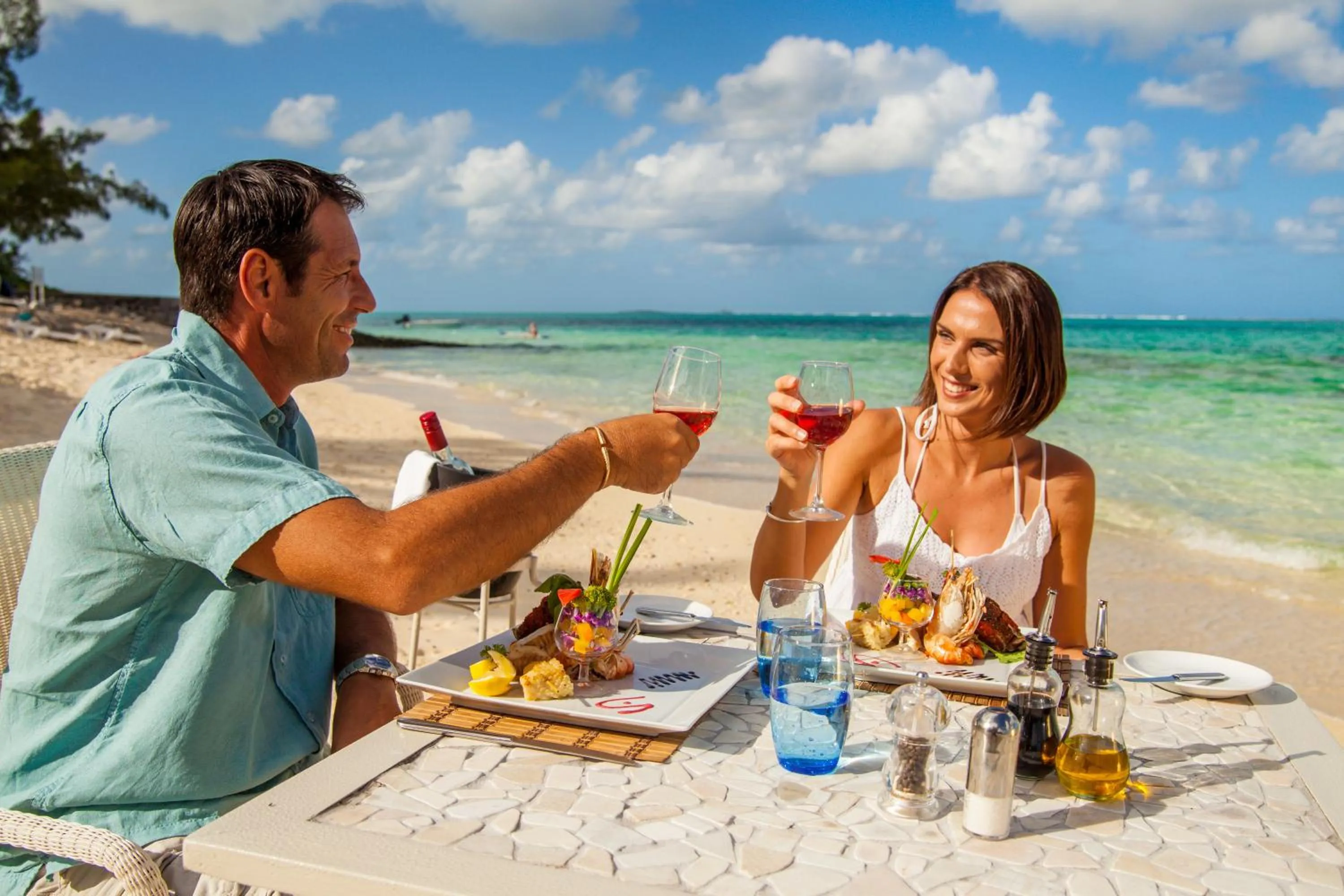 Restaurant/places to eat in Astroea Beach Hotel